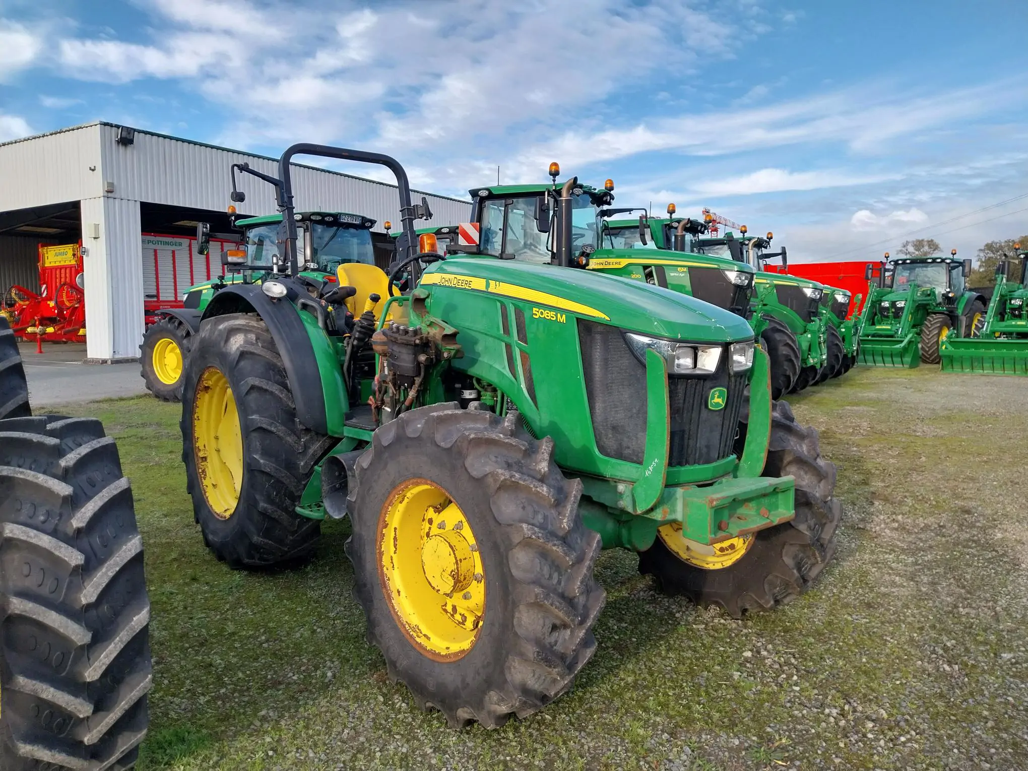 Photo JOHN DEERE 5085M CADRE
