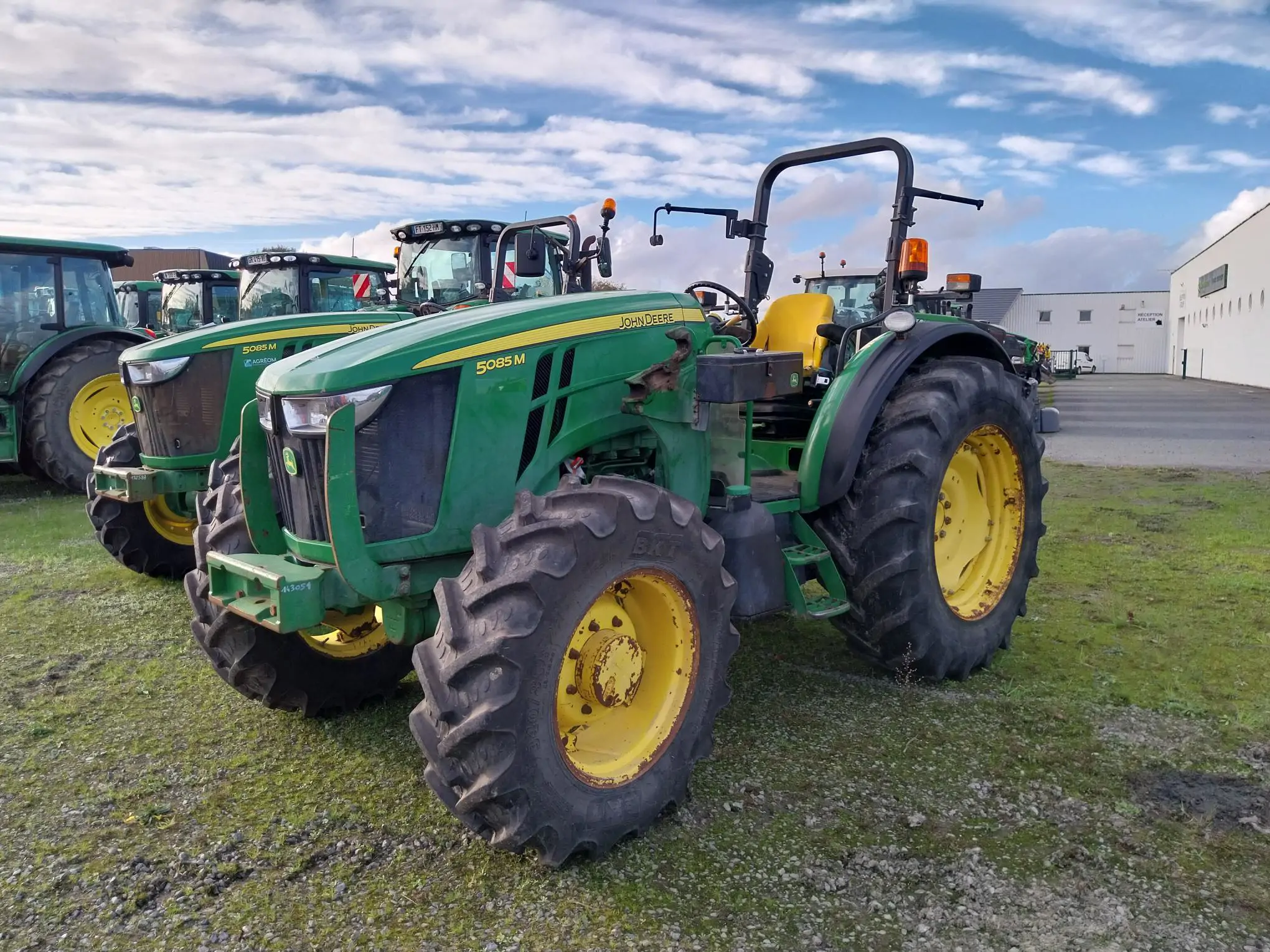 Image JOHN DEERE 5085M CADRE