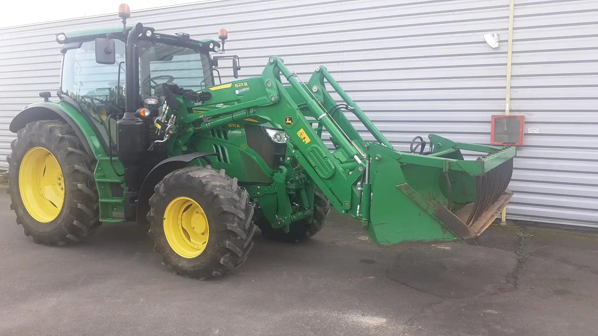 Image JOHN DEERE 6110R