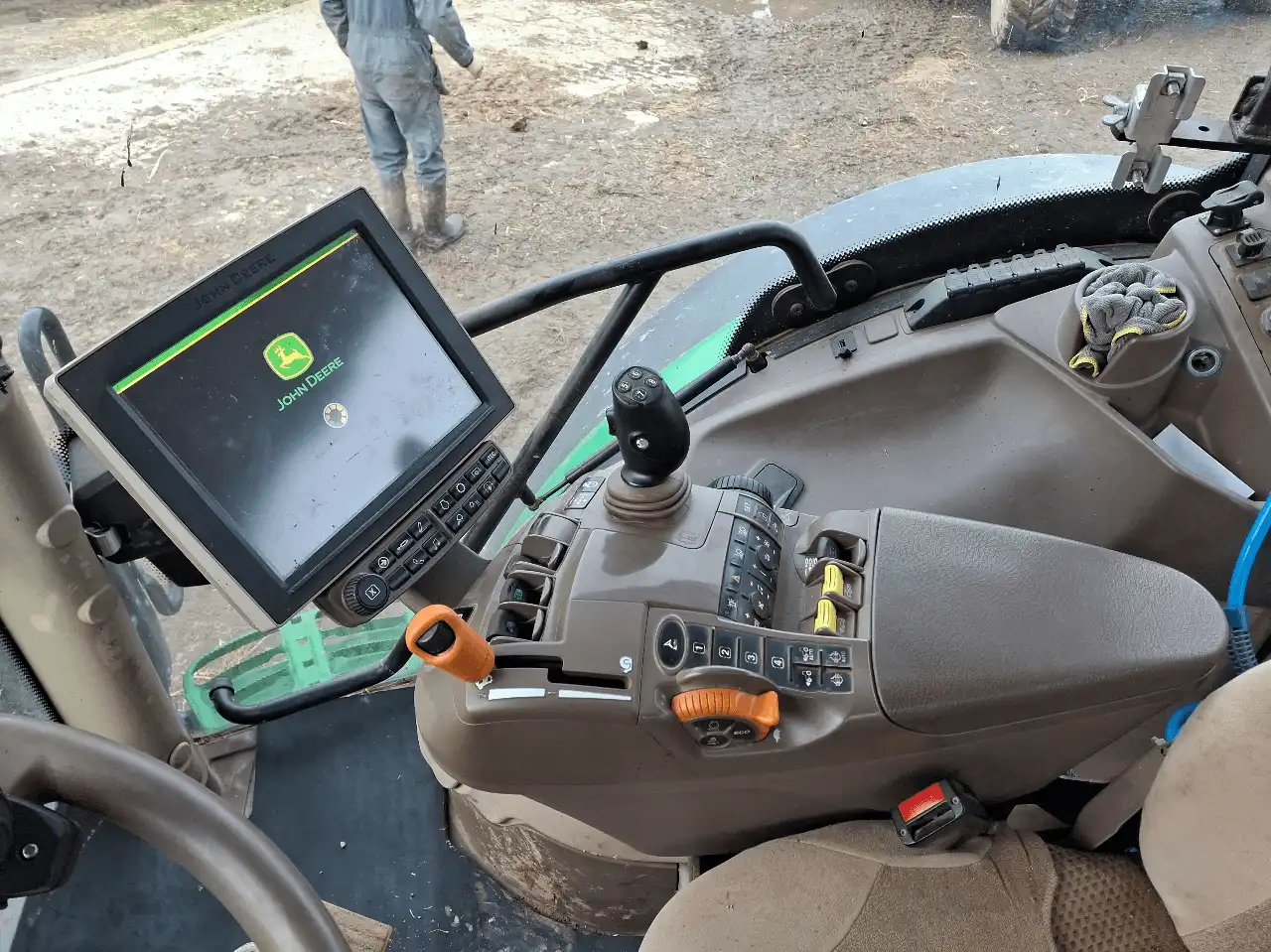 Photo JOHN DEERE 6145R