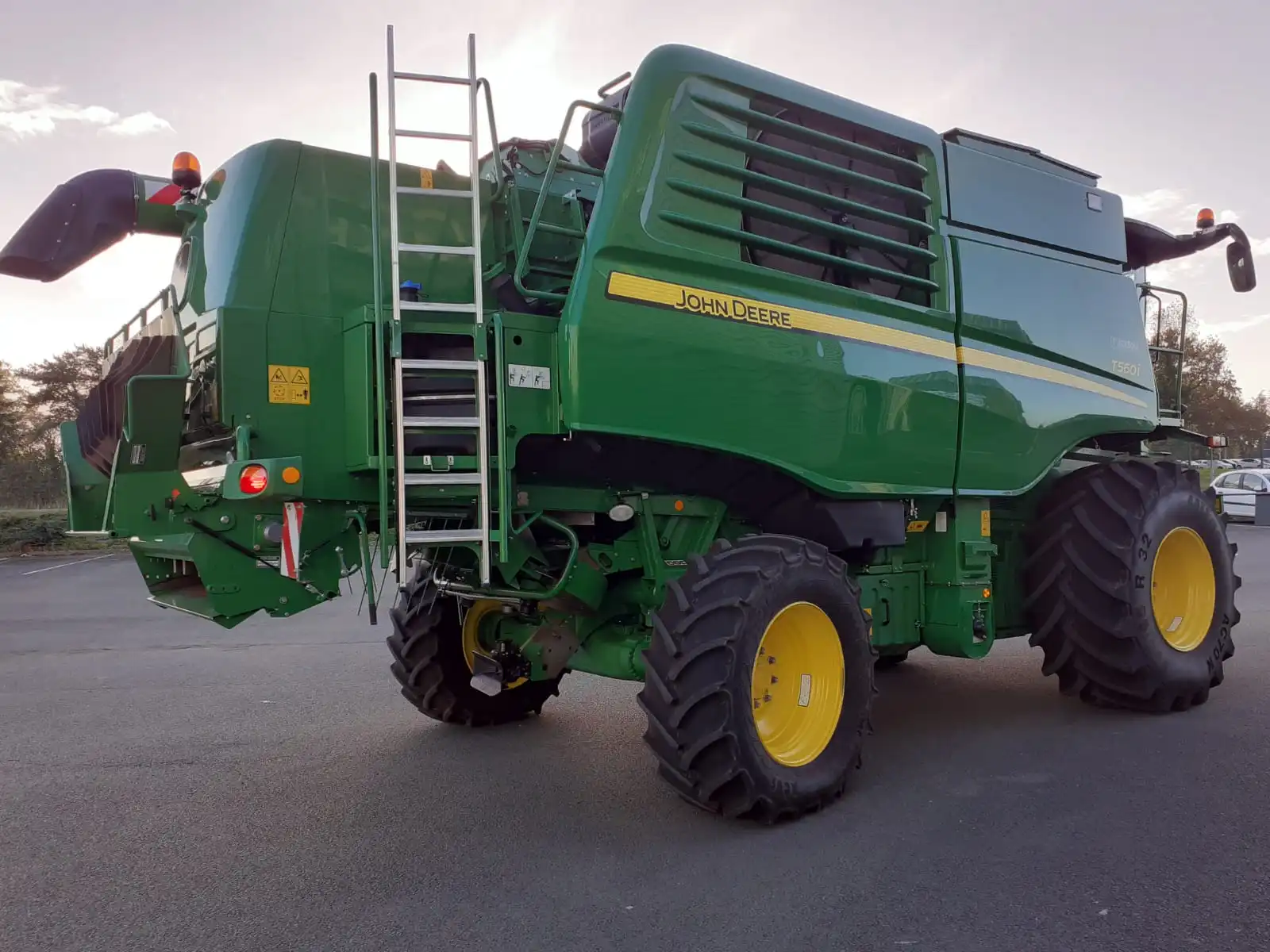 Image JOHN DEERE T560 (AM18)