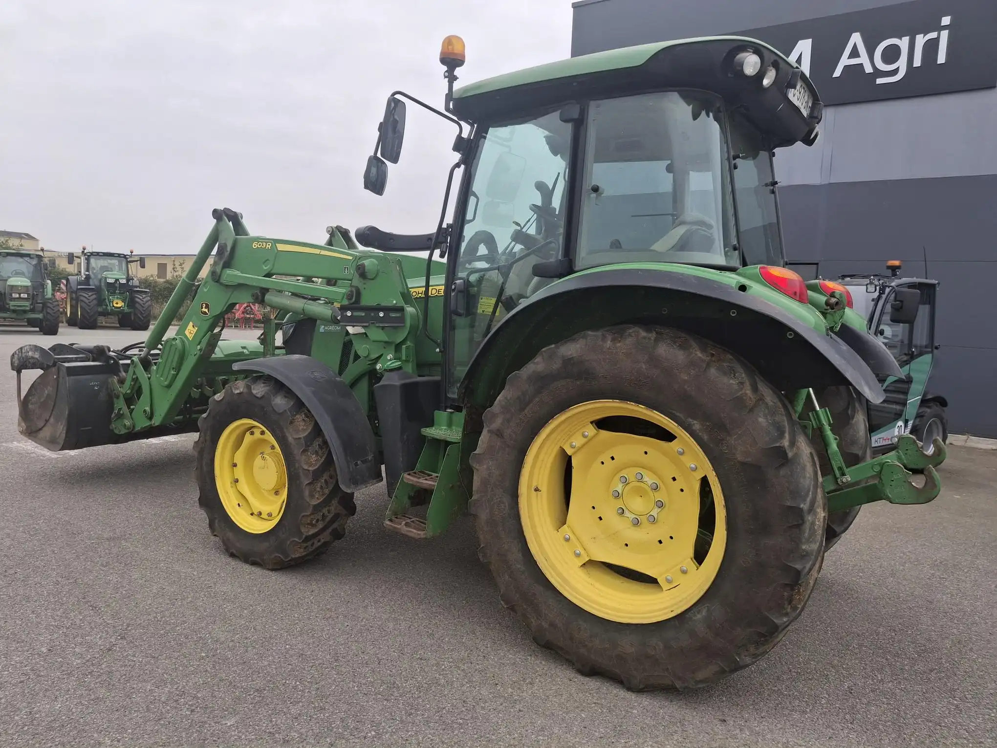 Image JOHN DEERE 5100R MY17
