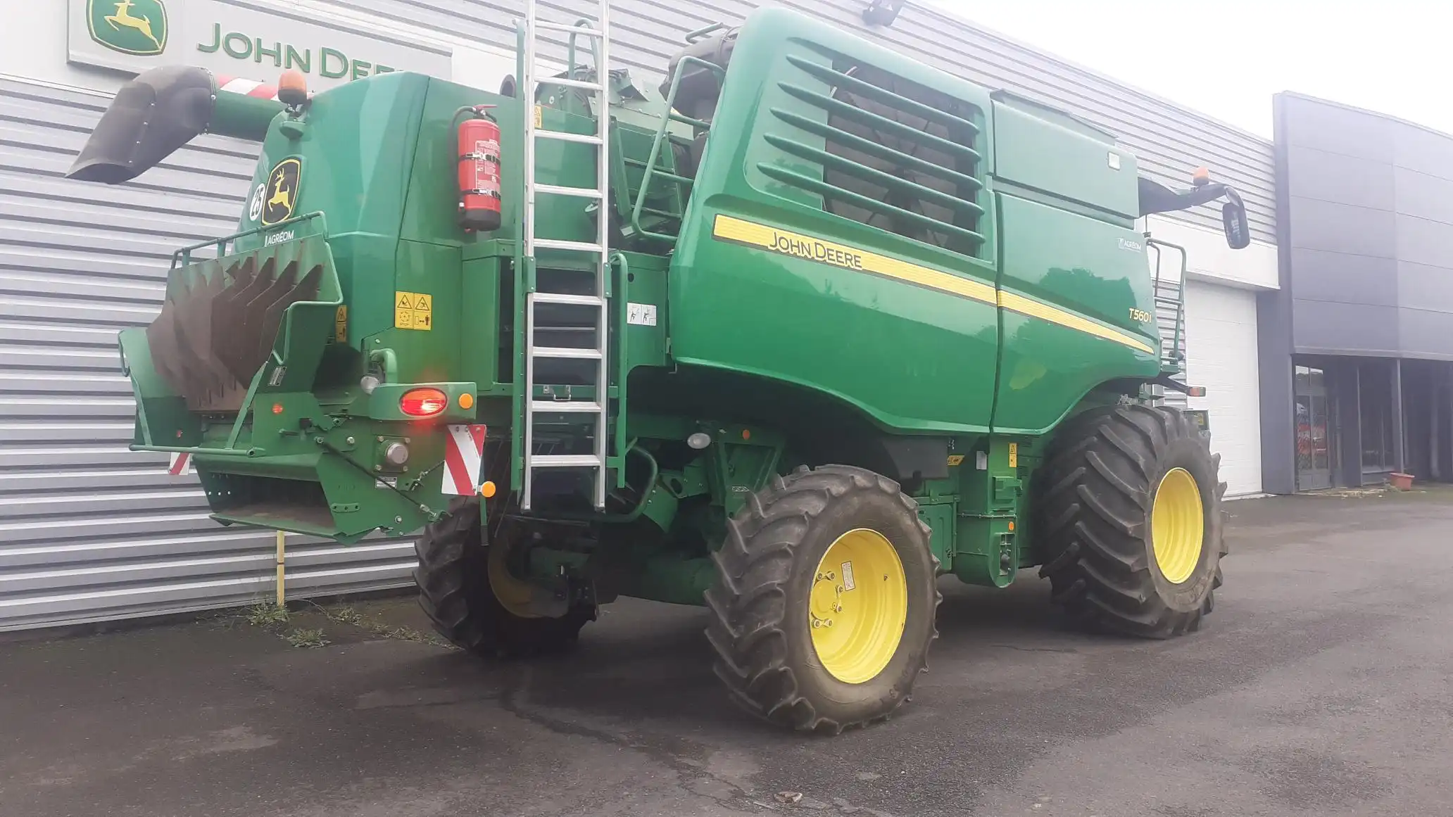 Image JOHN DEERE T560