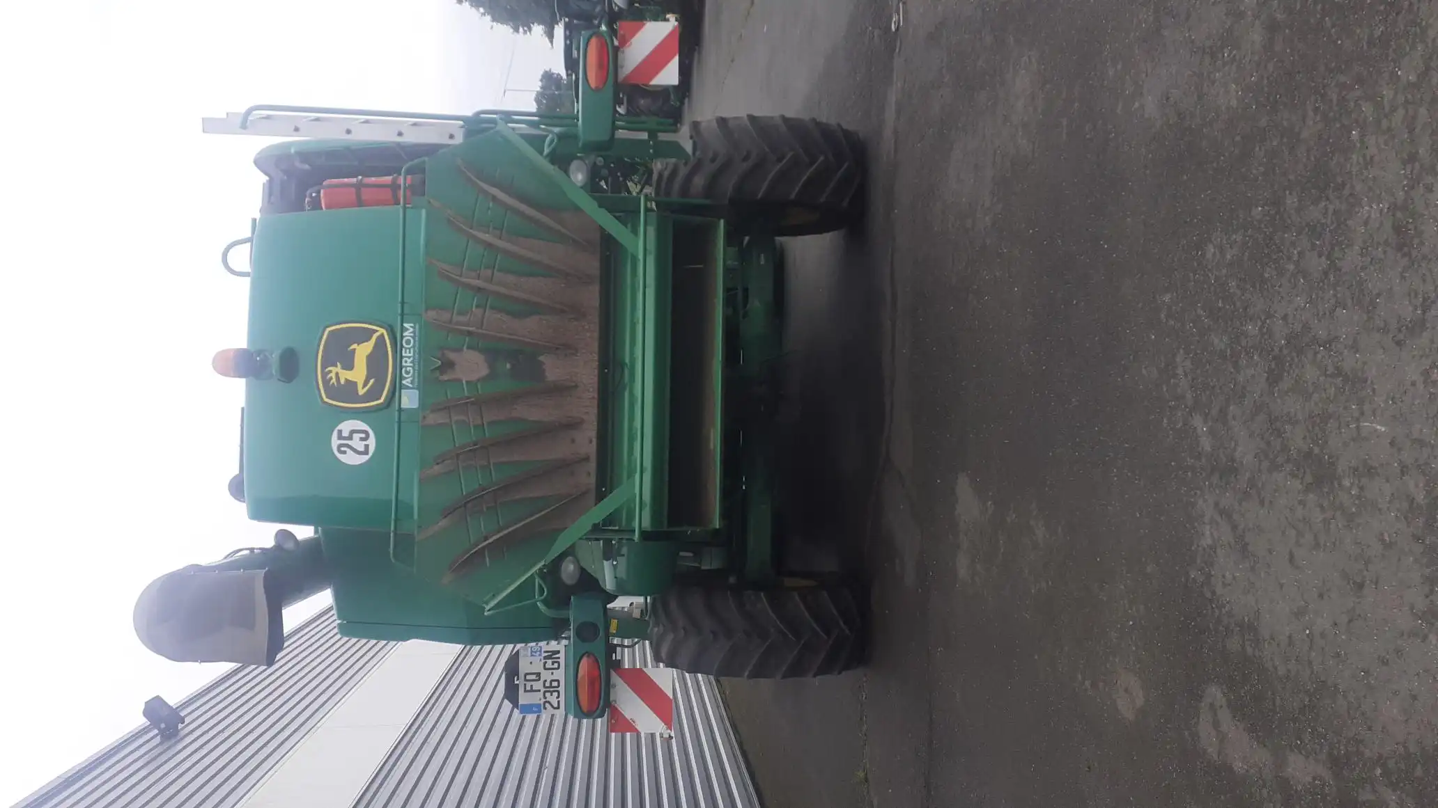 Image JOHN DEERE T560