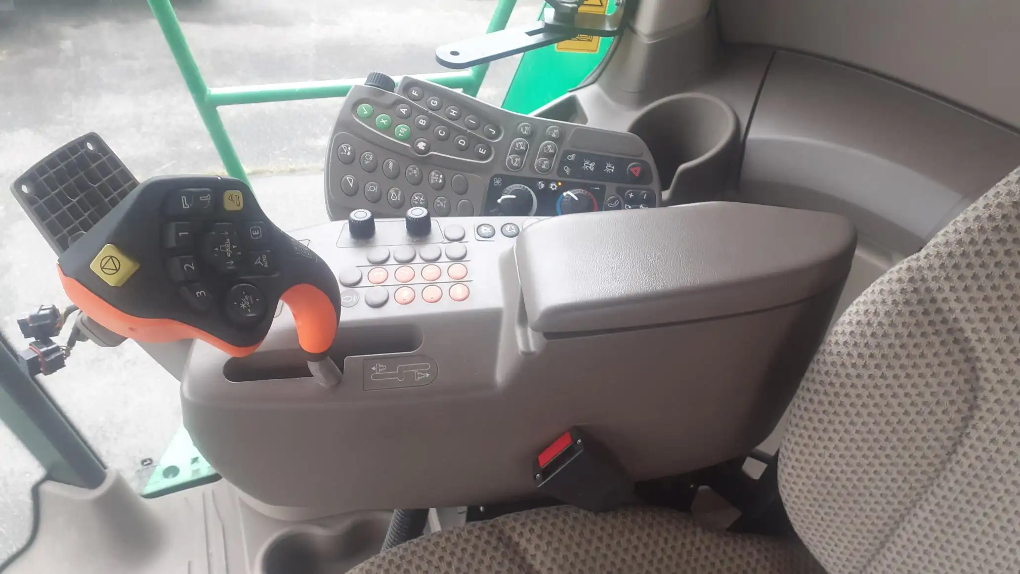 Image JOHN DEERE T560