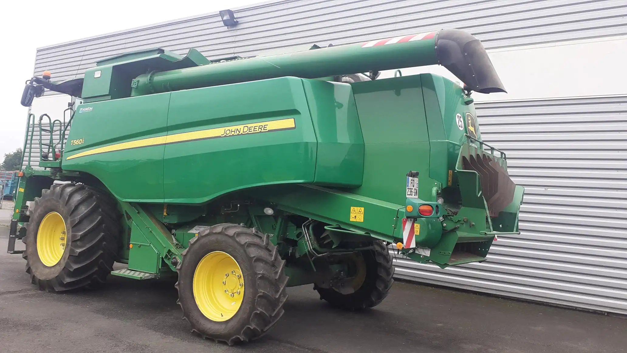 Image JOHN DEERE T560
