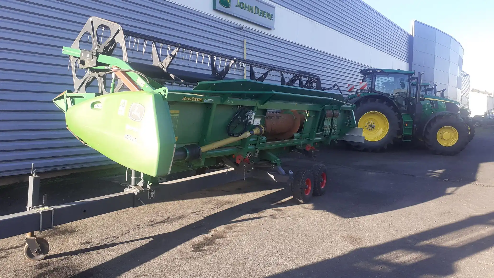 Image JOHN DEERE T560