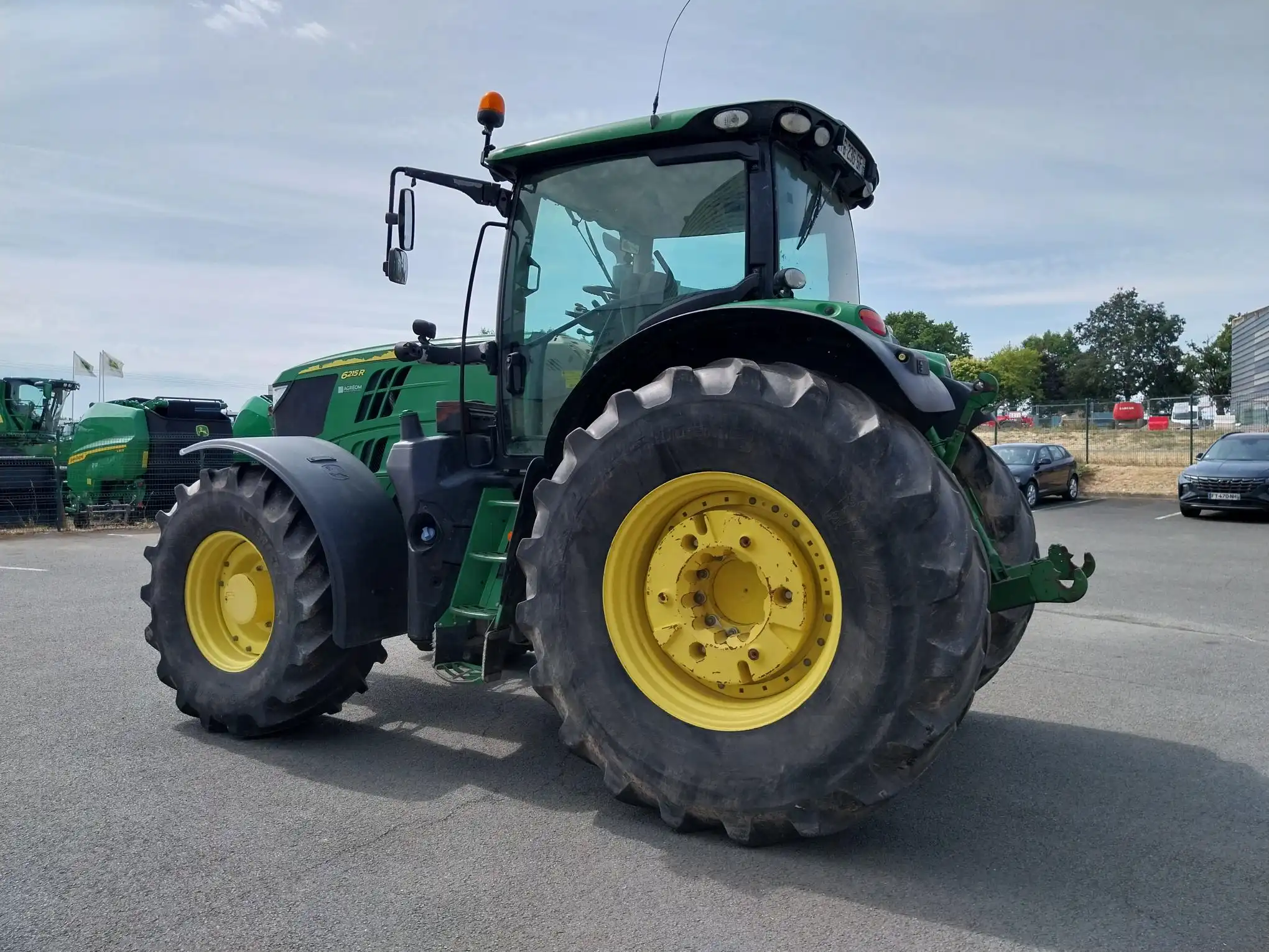 Image JOHN DEERE 6215R
