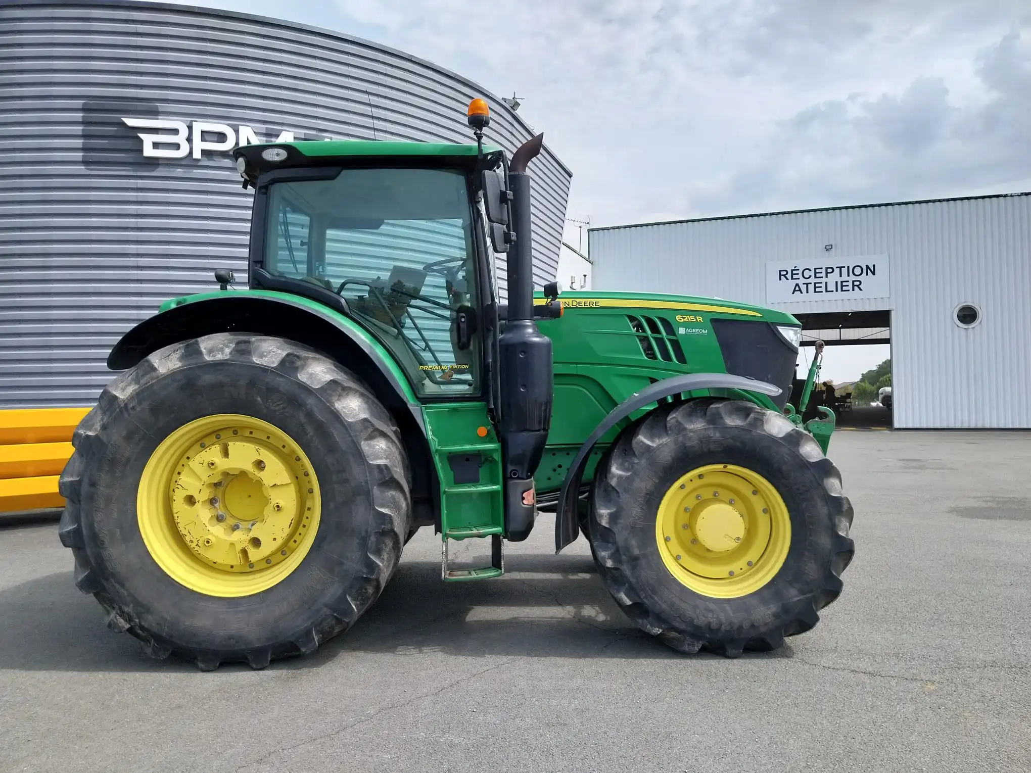 Image JOHN DEERE 6215R