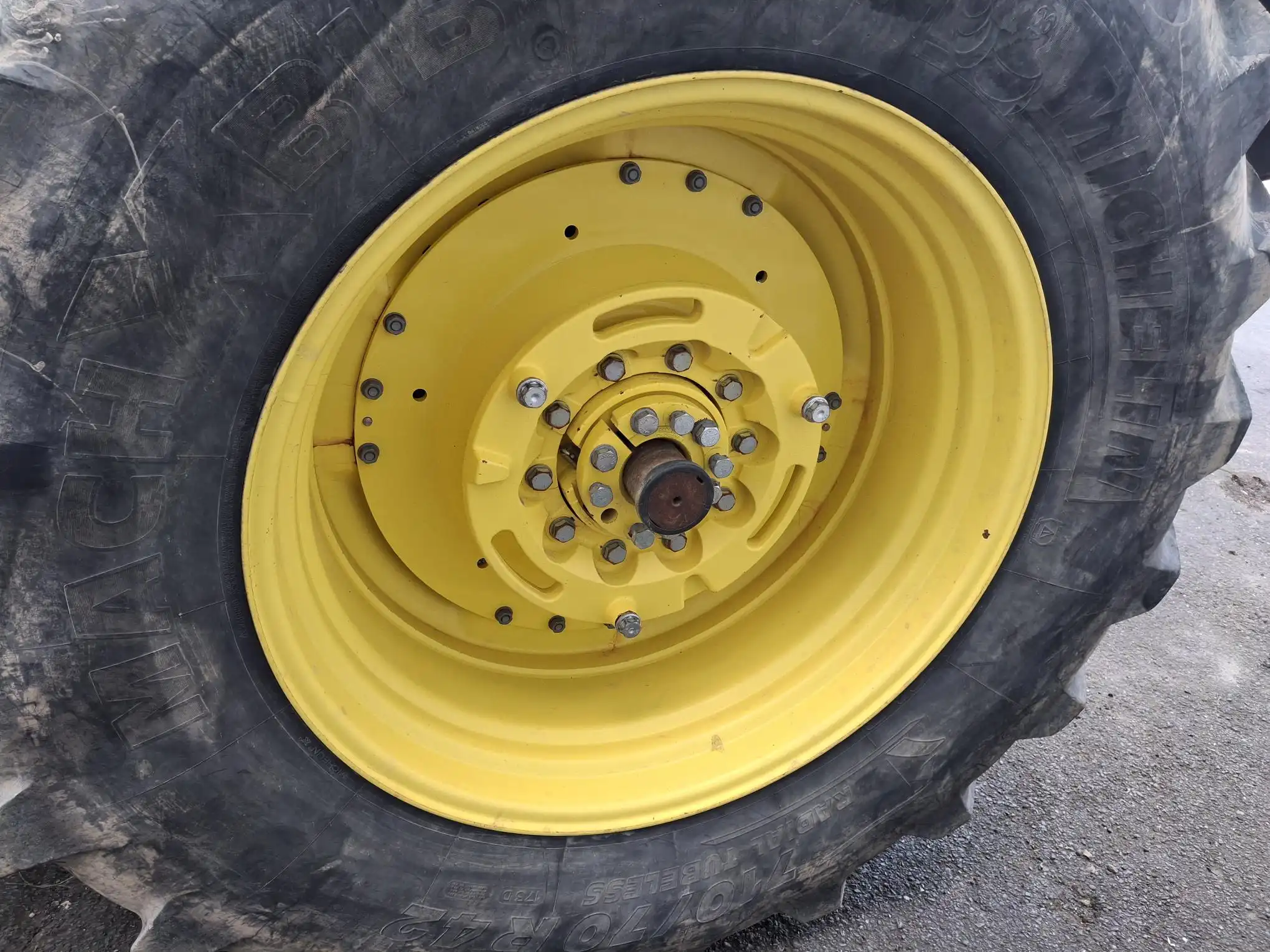 Image JOHN DEERE 6215R