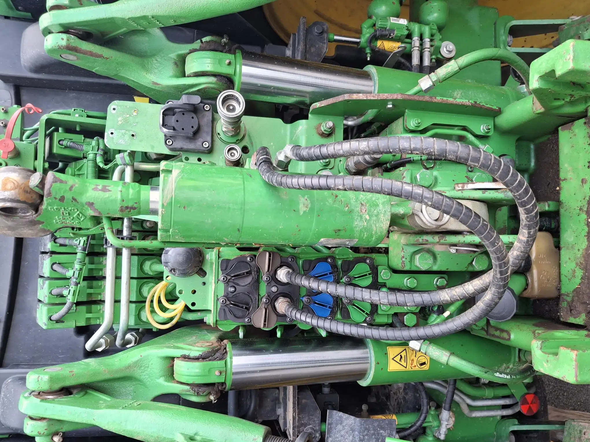 Image JOHN DEERE 6215R