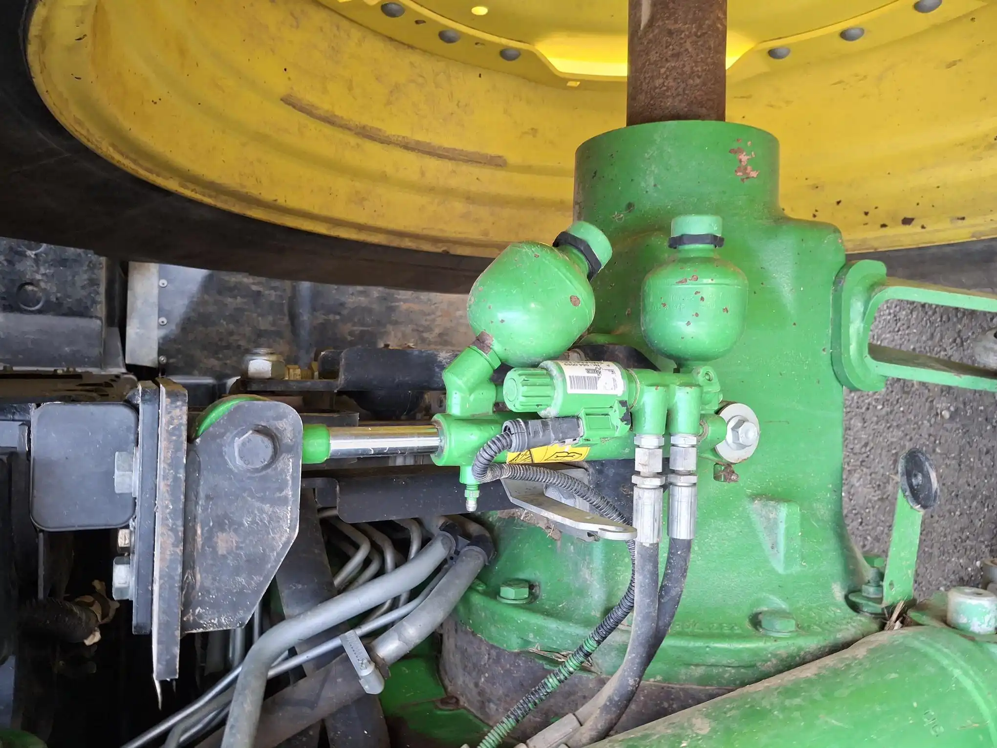 Image JOHN DEERE 6215R