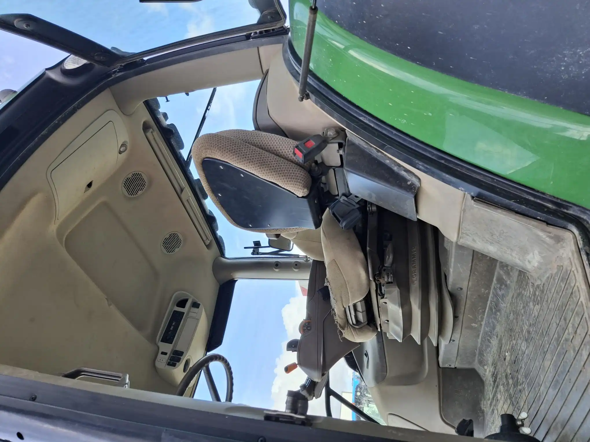 Image JOHN DEERE 6215R