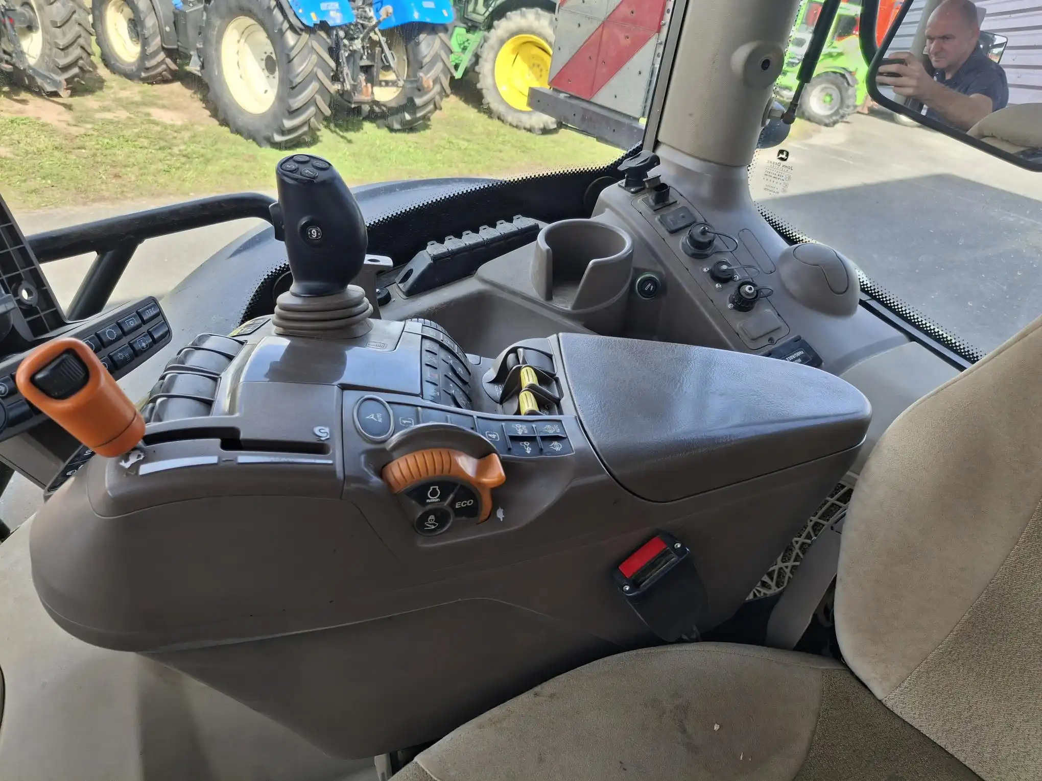 Image JOHN DEERE 6215R