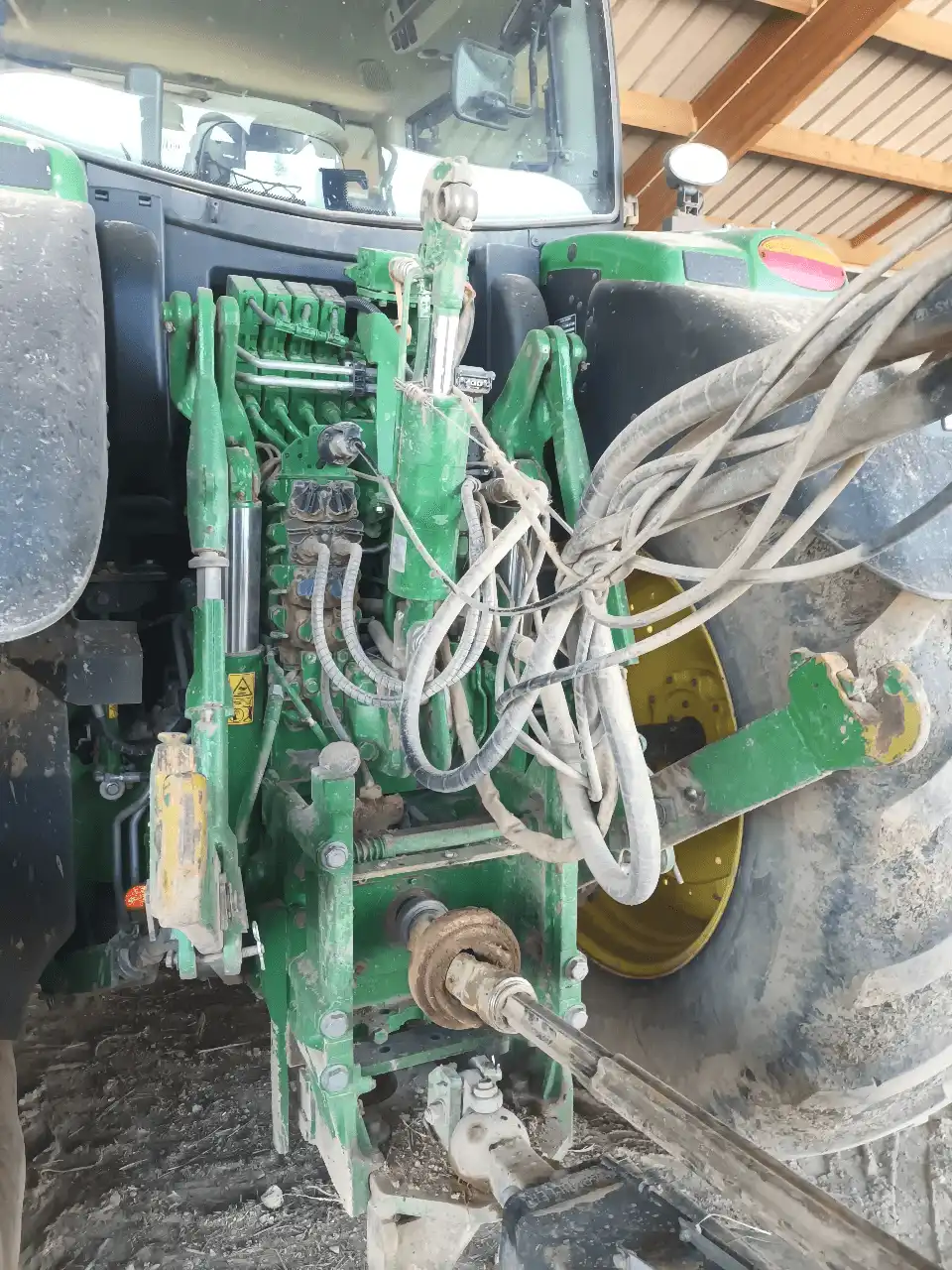 Image JOHN DEERE 6215R