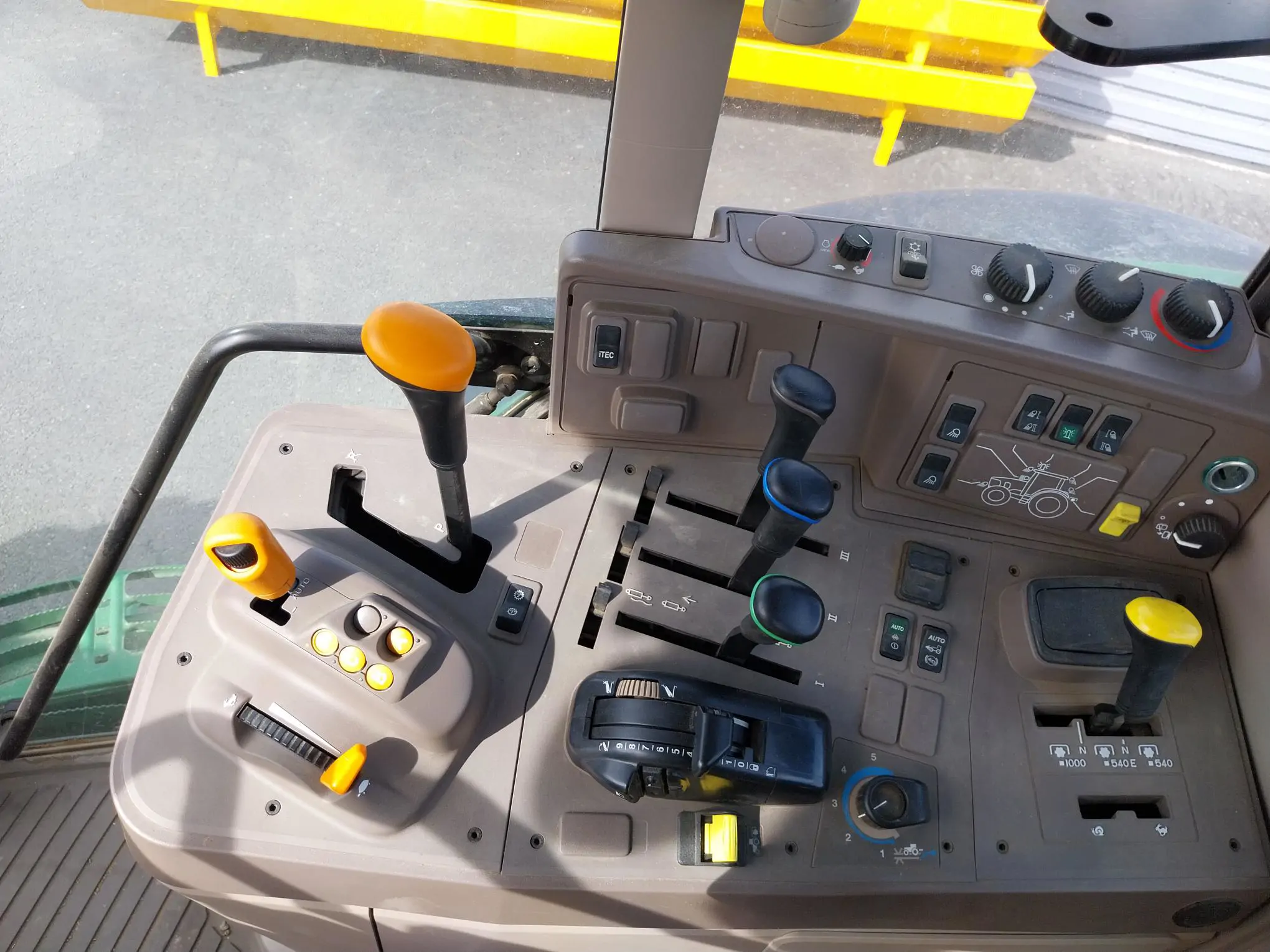 Image JOHN DEERE 6195M