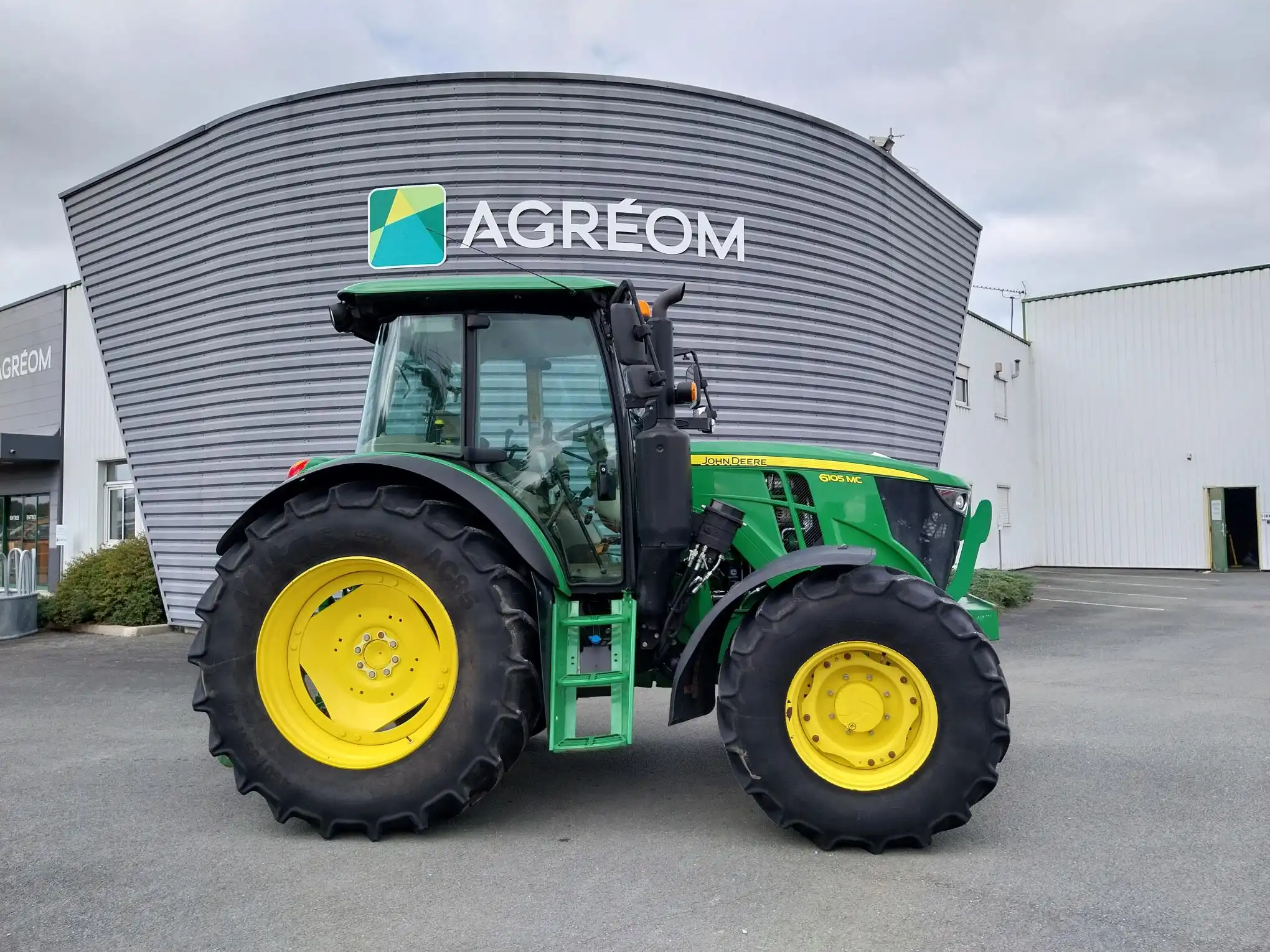 Image JOHN DEERE 6105MC