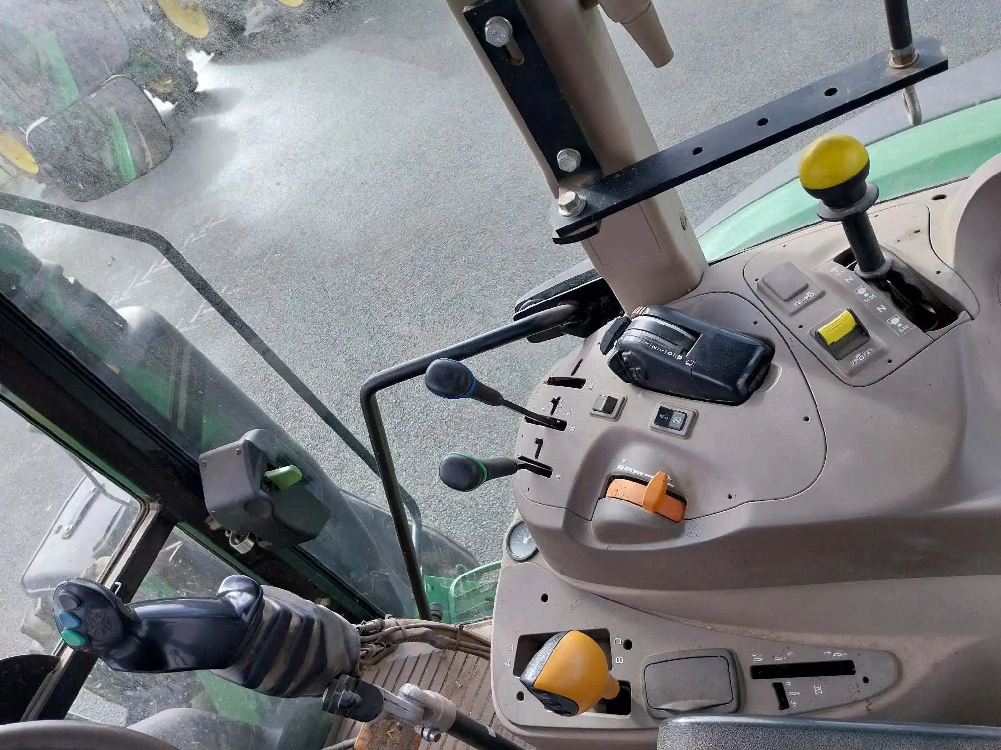 Image JOHN DEERE 6105MC