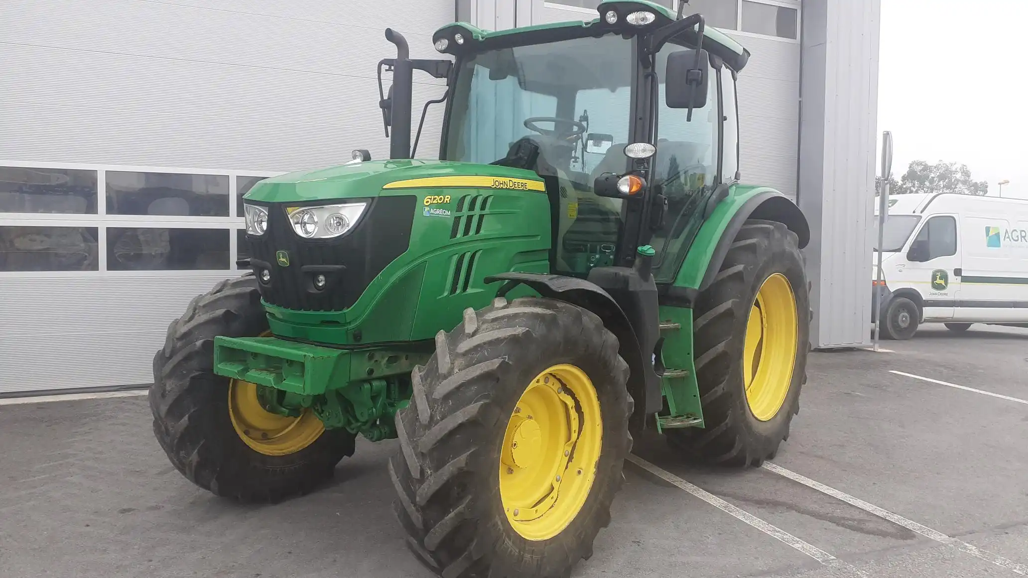 Photo JOHN DEERE 6120R