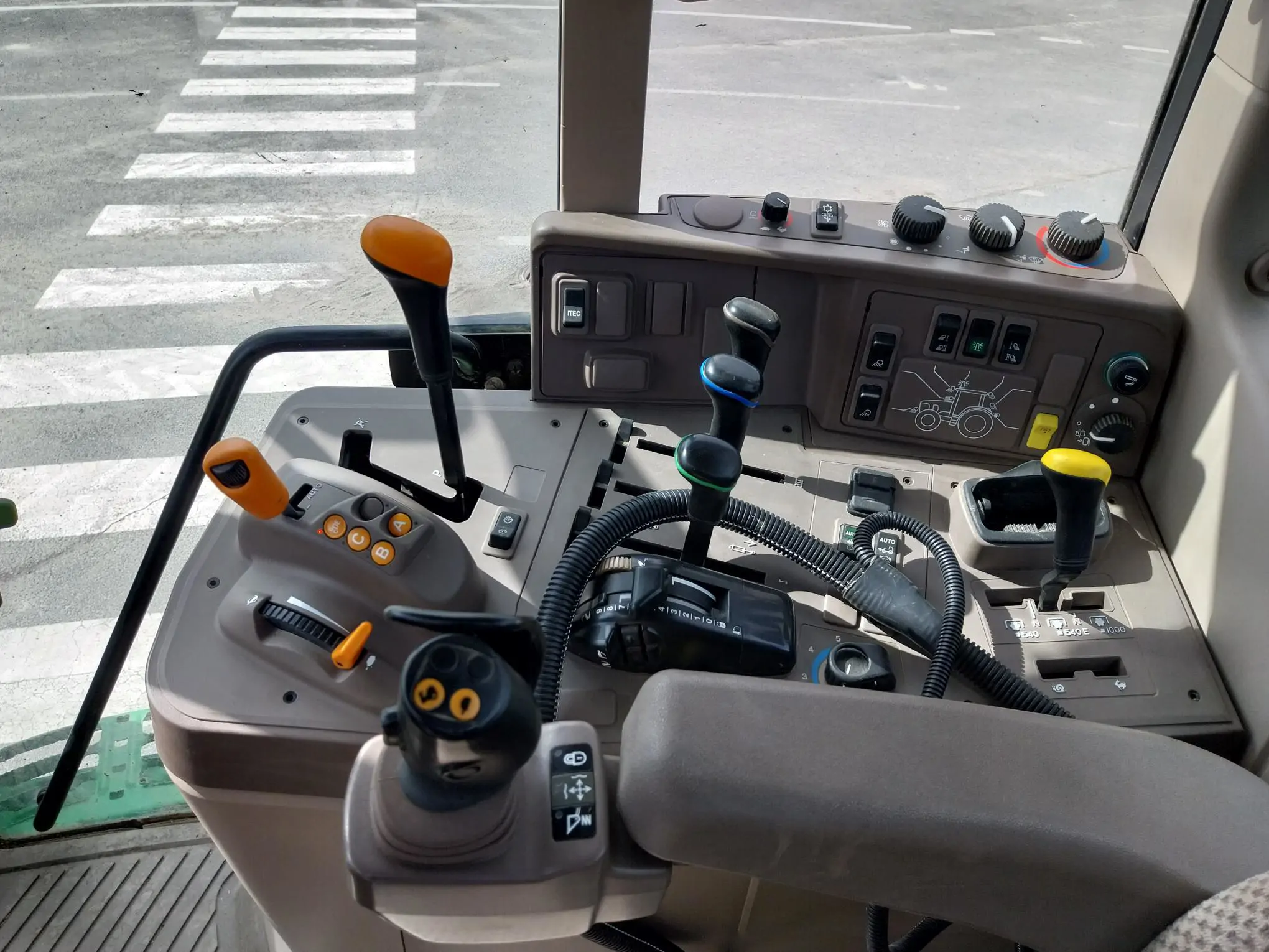 Image JOHN DEERE 6110M