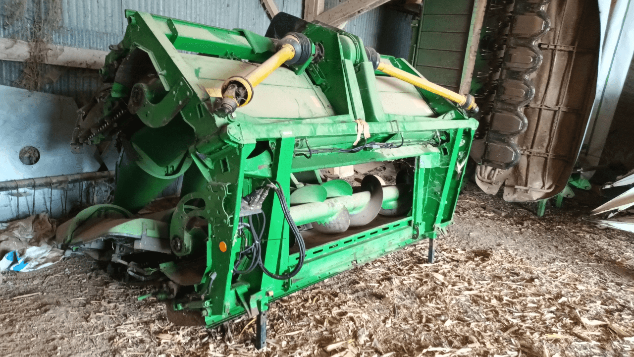 Image JOHN DEERE CUEILLEUR MAIS 608C