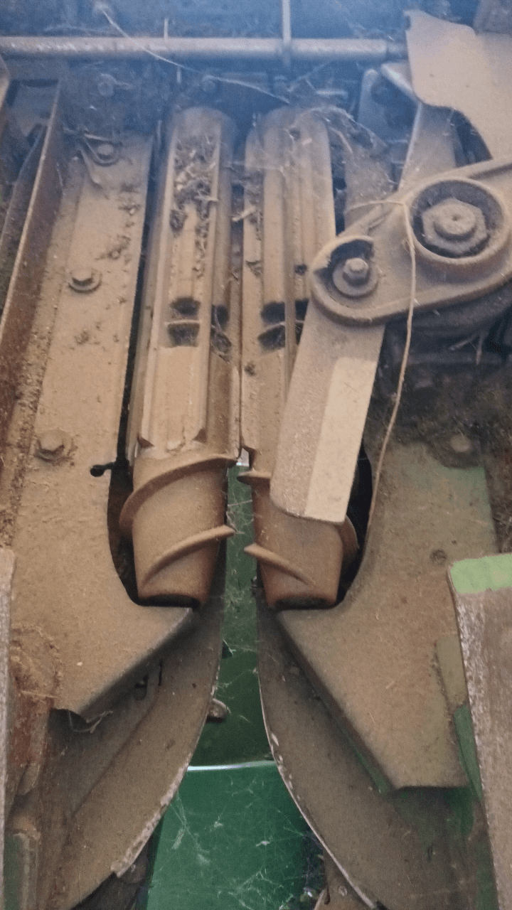 Image JOHN DEERE CUEILLEUR MAIS 608C