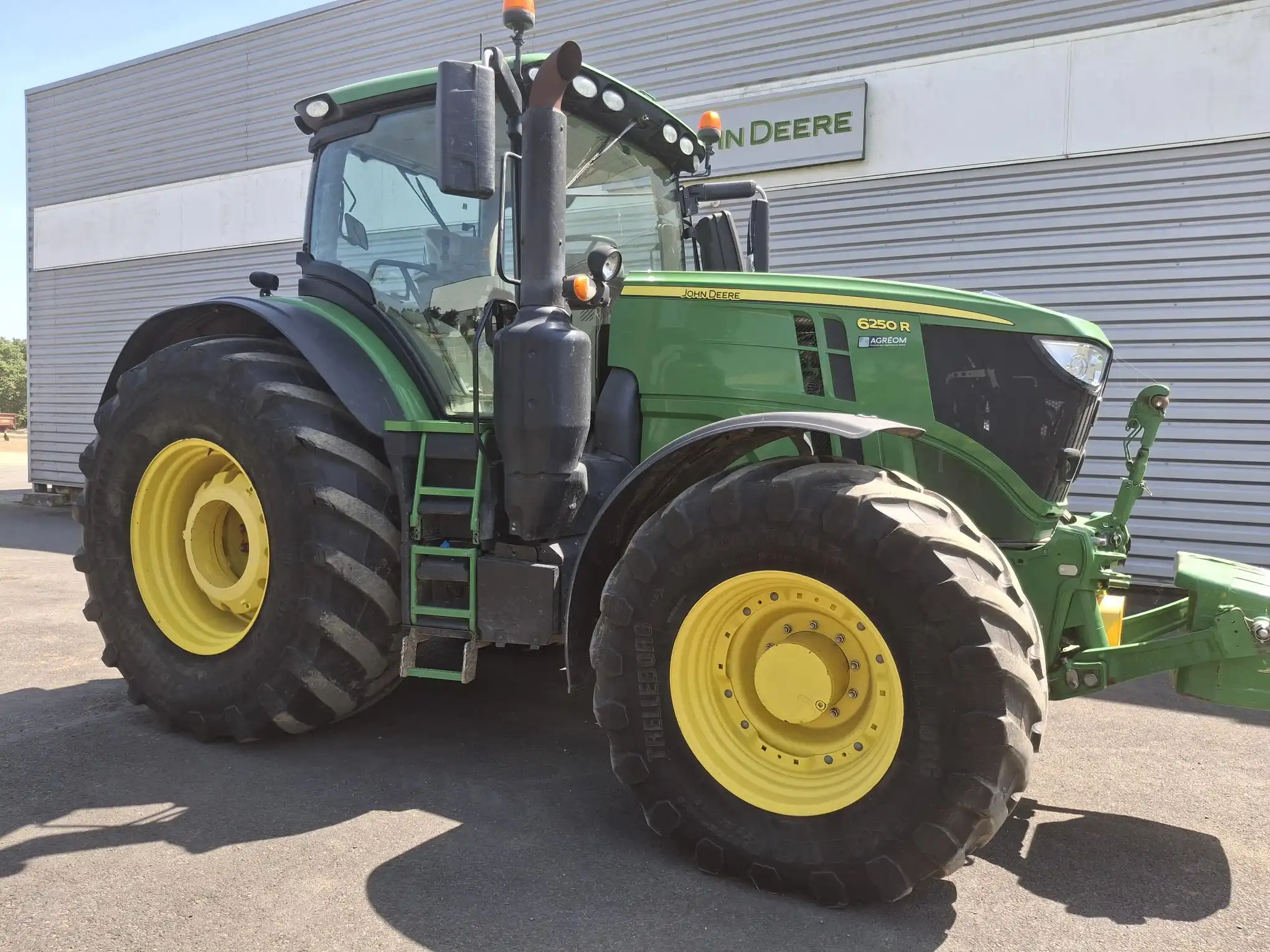 Photo JOHN DEERE 6250R