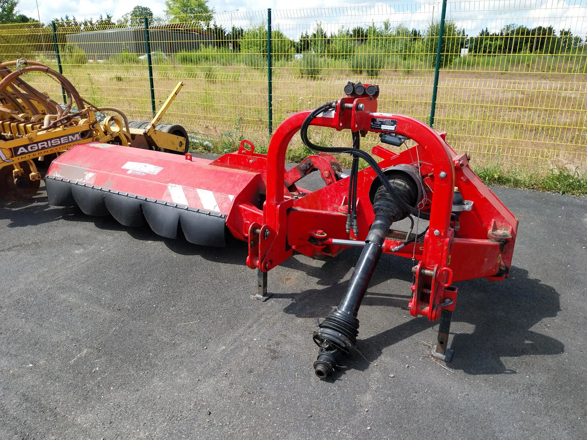 Photo QUIVOGNE BROYEUR D'ACCOTEMENT FAC 2000