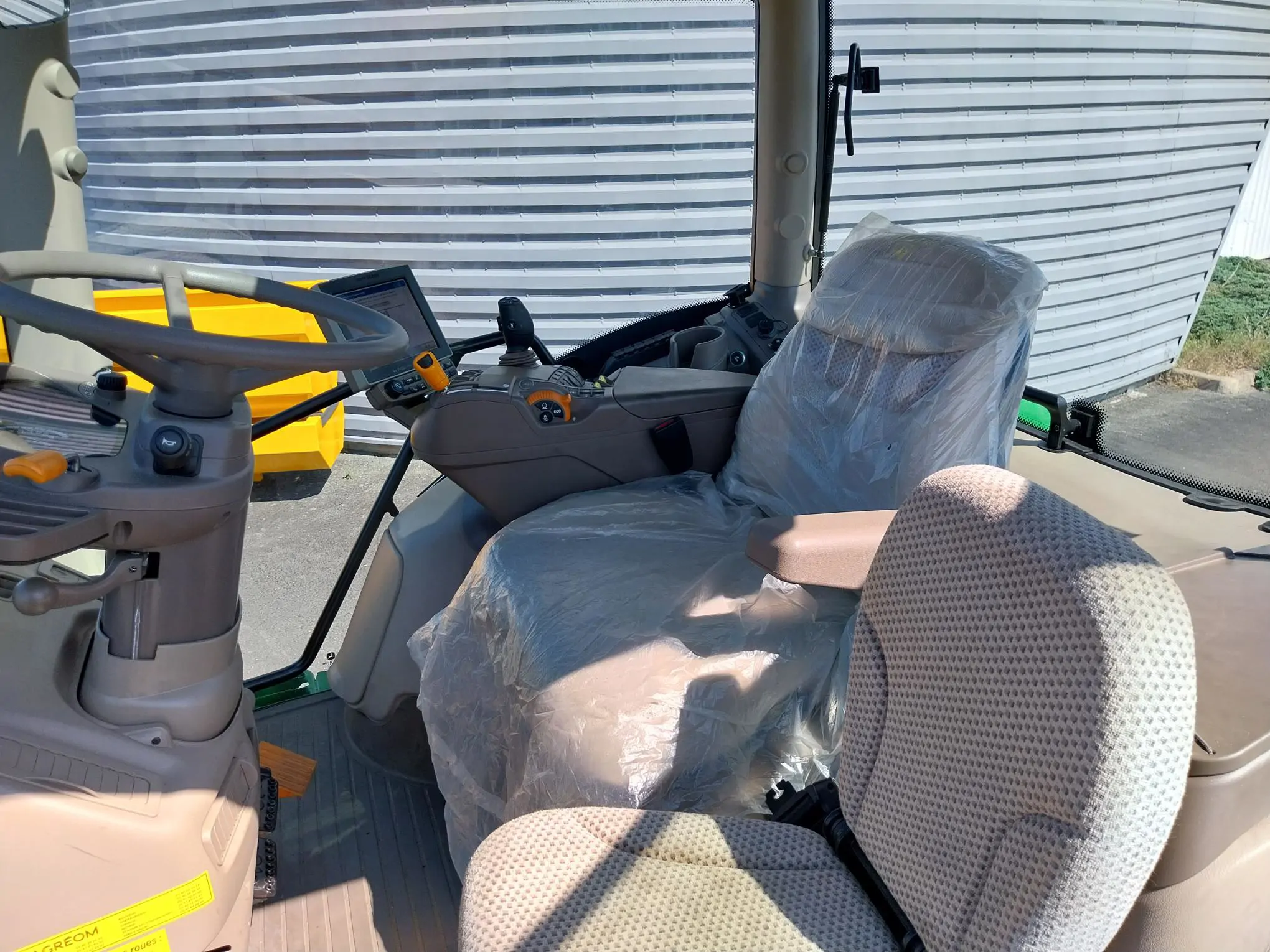 Image JOHN DEERE 6110R