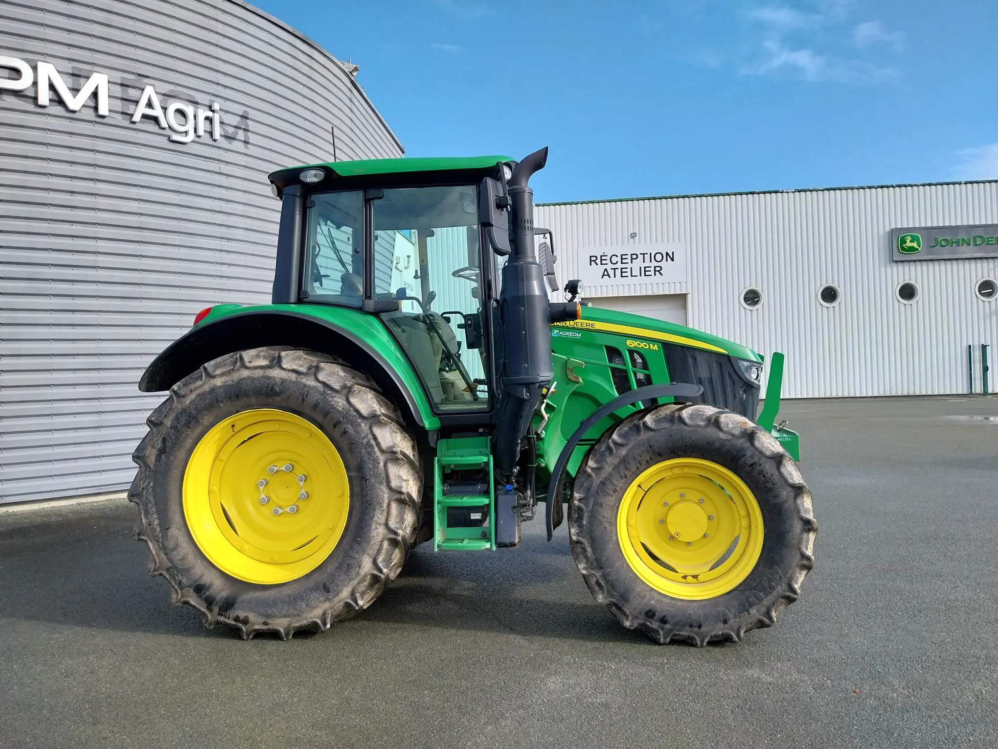 Image JOHN DEERE 6100M
