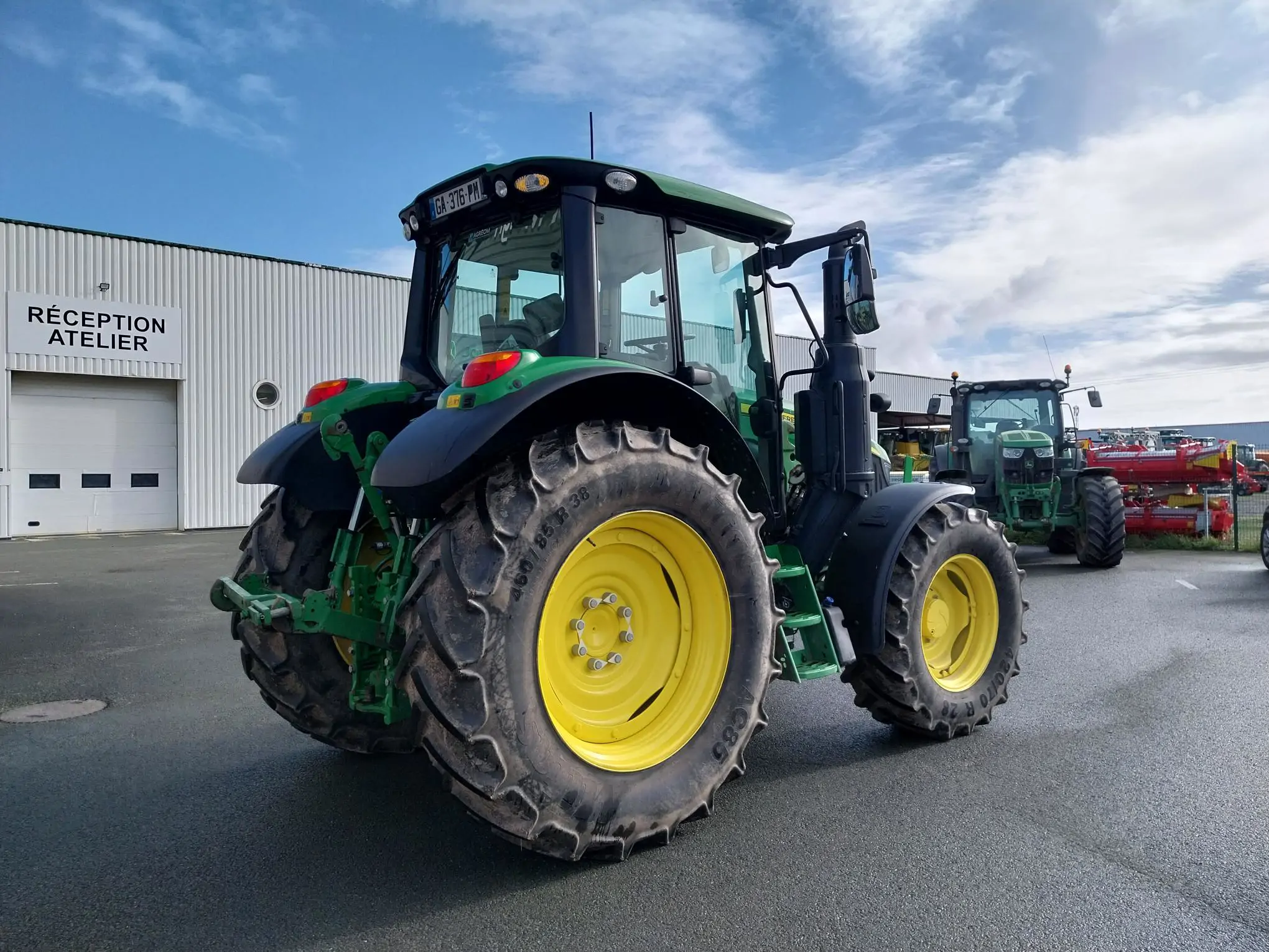 Image JOHN DEERE 6100M