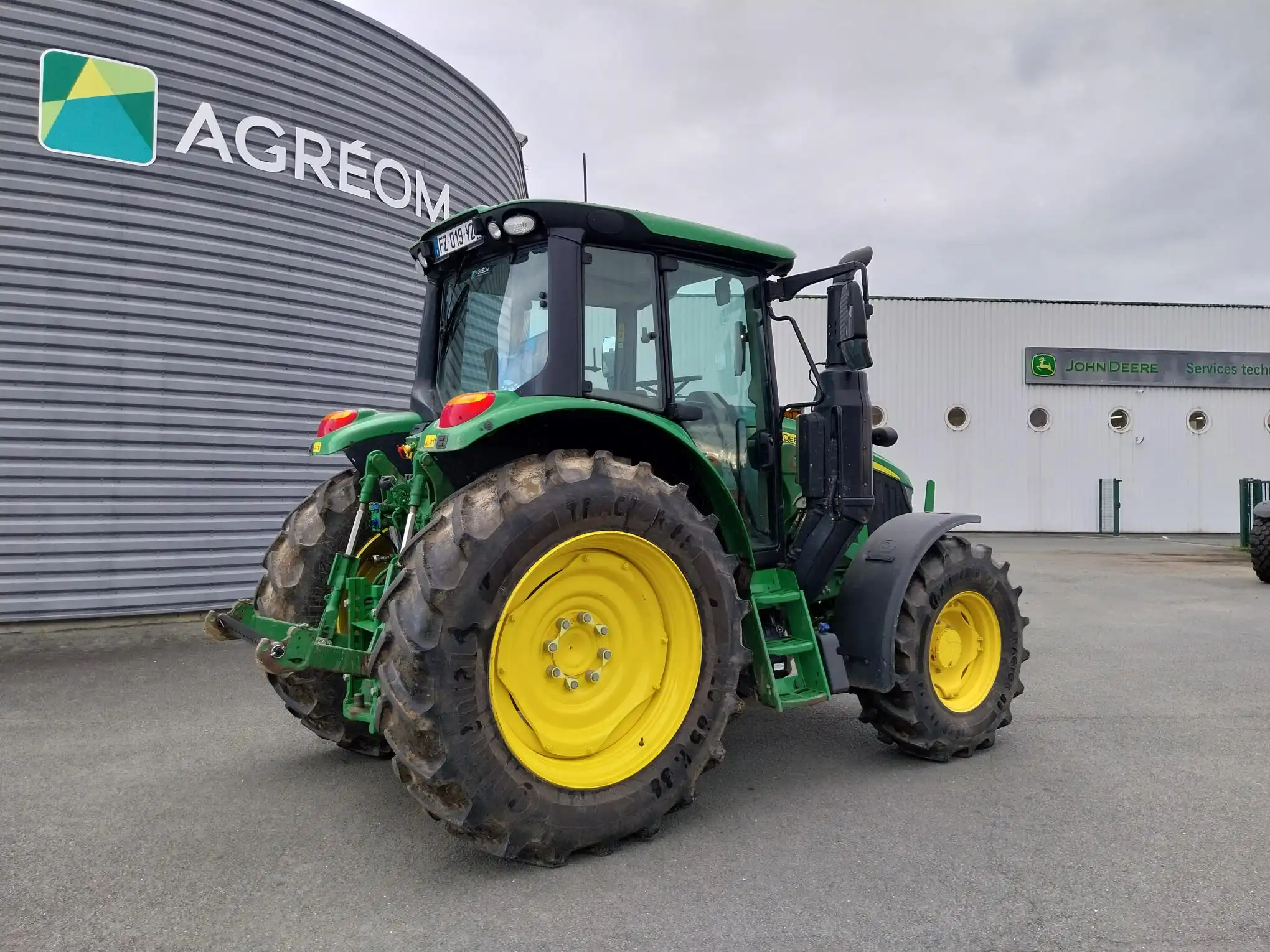 Image JOHN DEERE 6110M