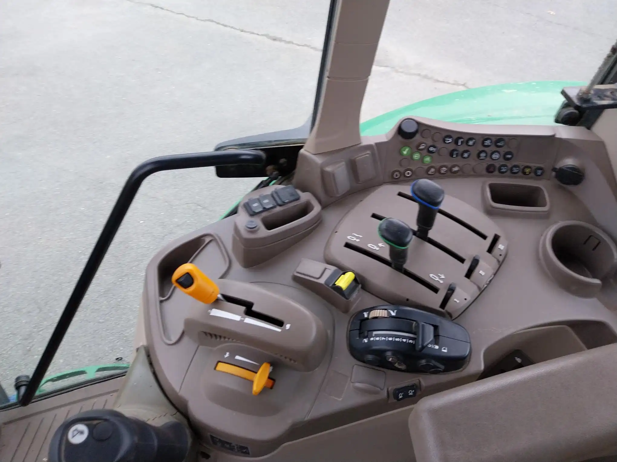 Image JOHN DEERE 6110M