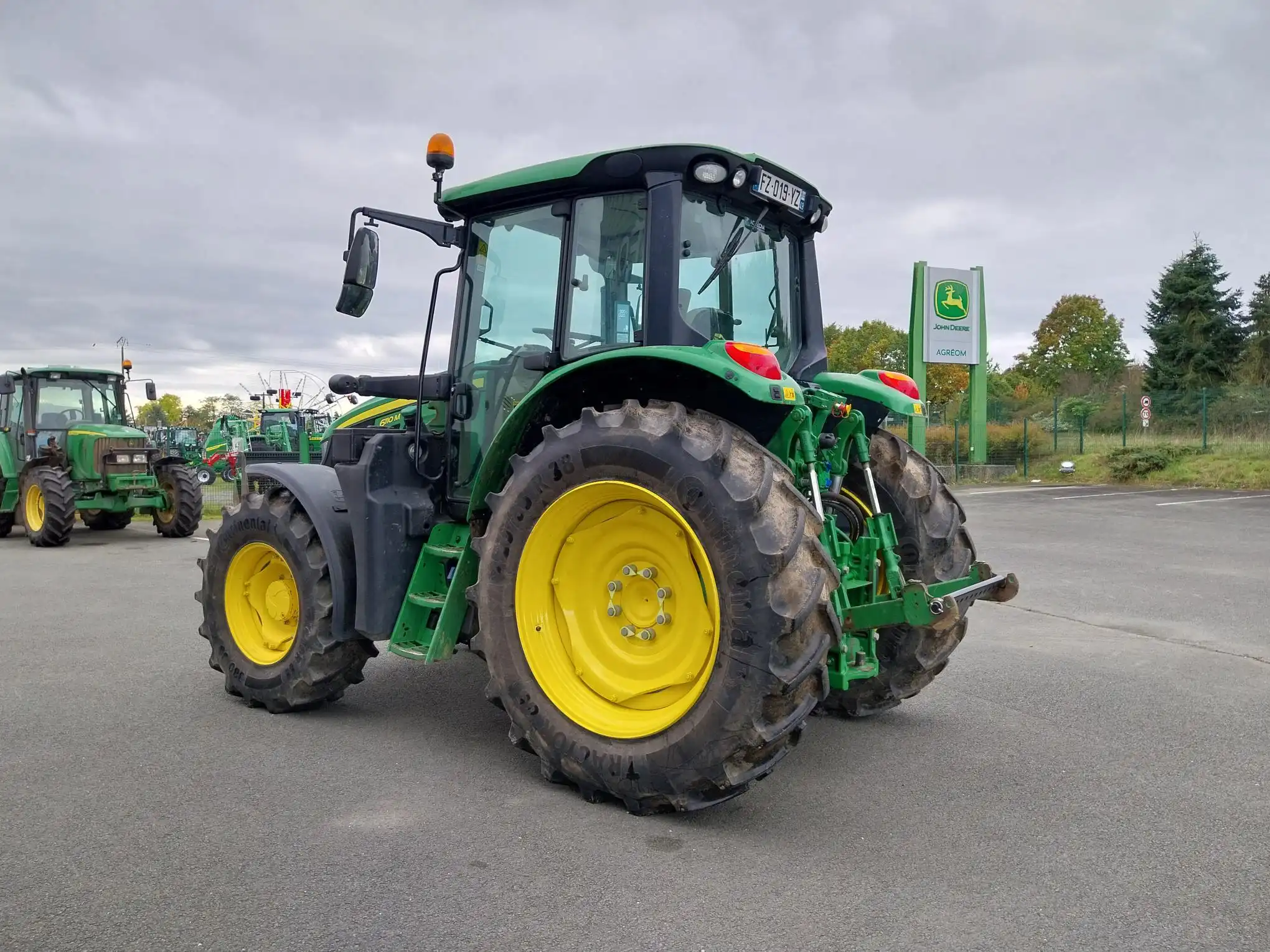 Image JOHN DEERE 6110M