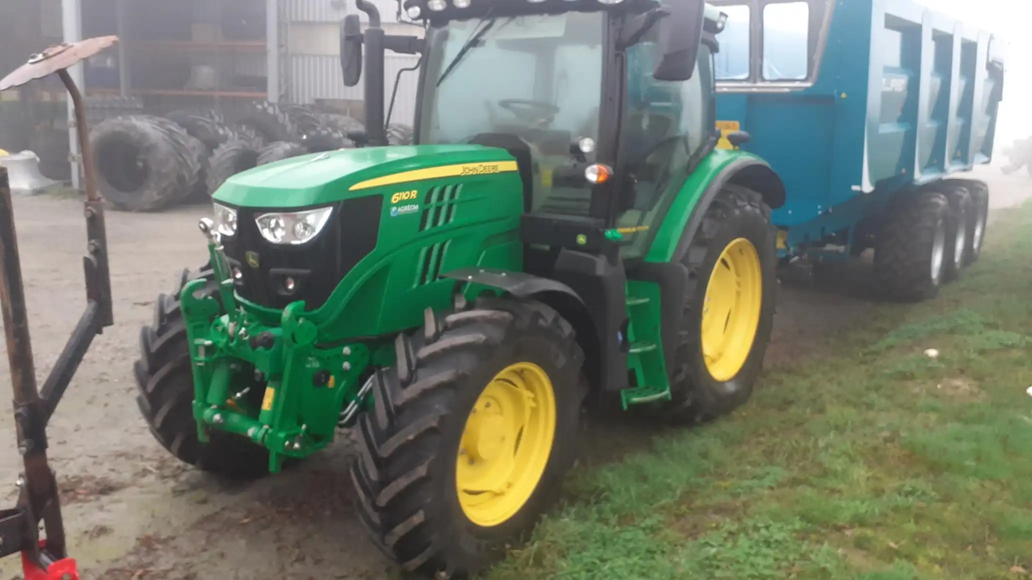 Photo JOHN DEERE 6110R