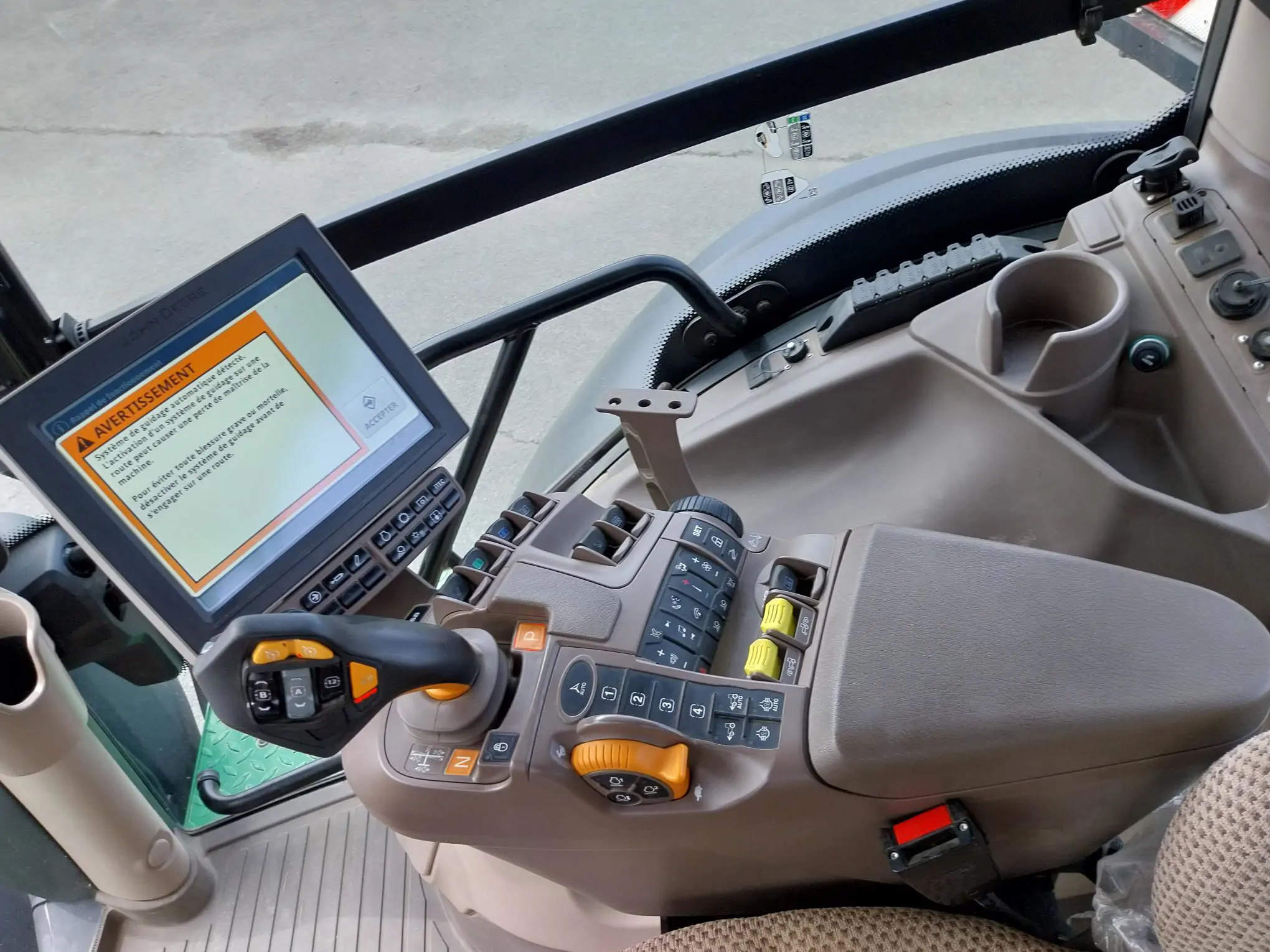 Image JOHN DEERE 6R230 (4)PG+/CE 2 ANS 1500 H