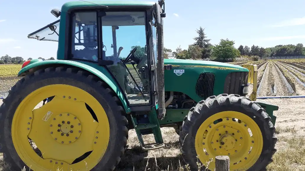 Image JOHN DEERE TRACTEUR JOHN DEERE 6220