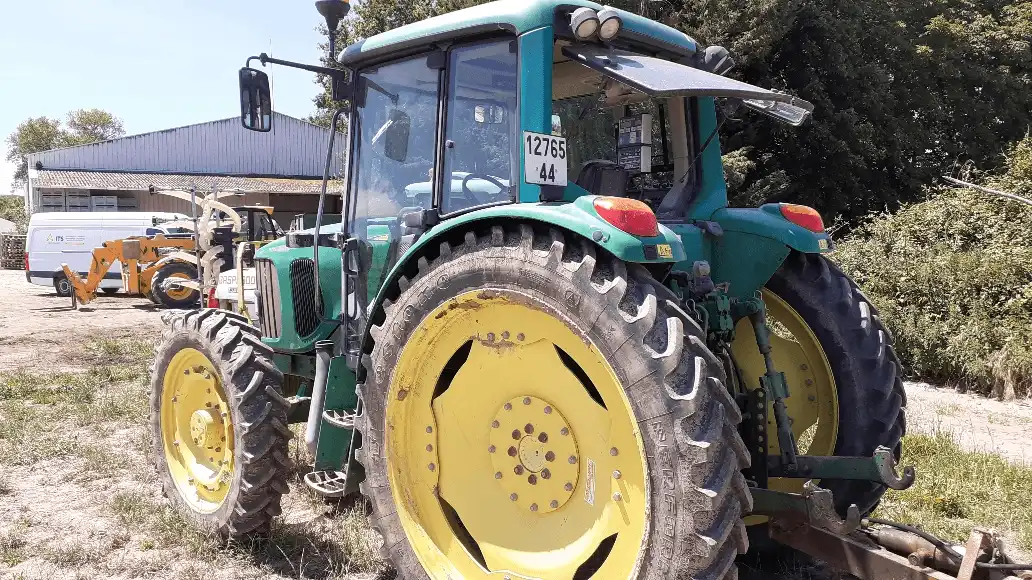 Image JOHN DEERE TRACTEUR JOHN DEERE 6220