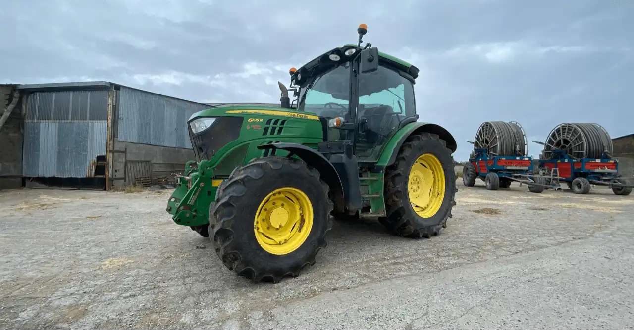 Photo JOHN DEERE 6105R