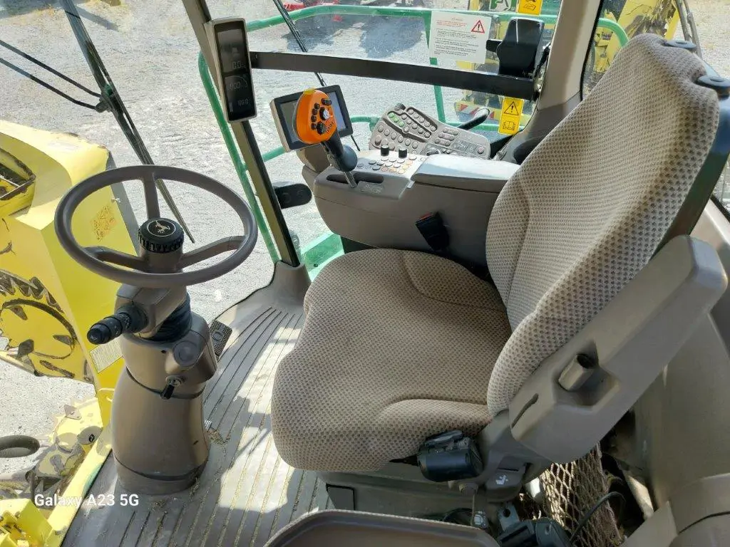 Image JOHN DEERE 8200