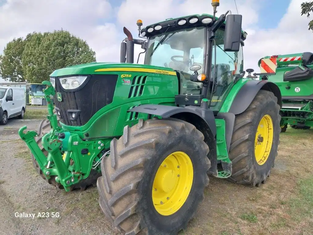 Photo JOHN DEERE 6215R