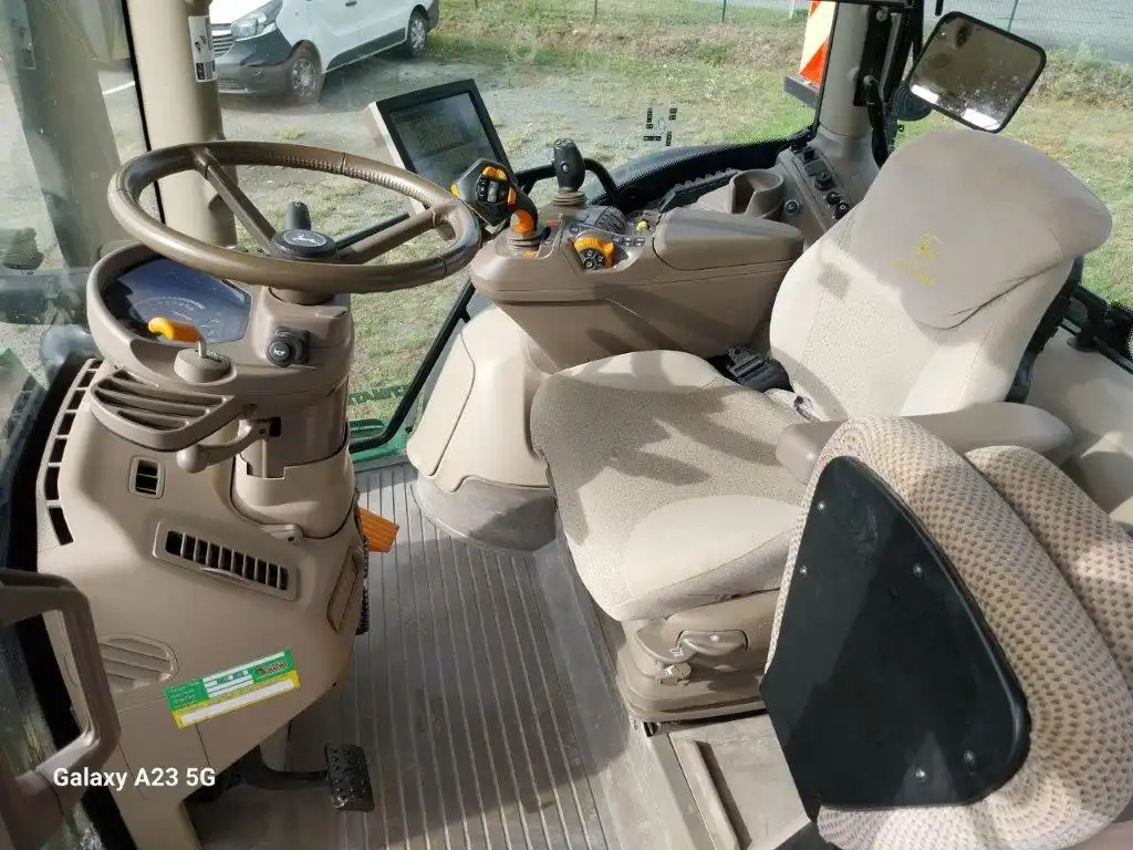 Image JOHN DEERE 6215R