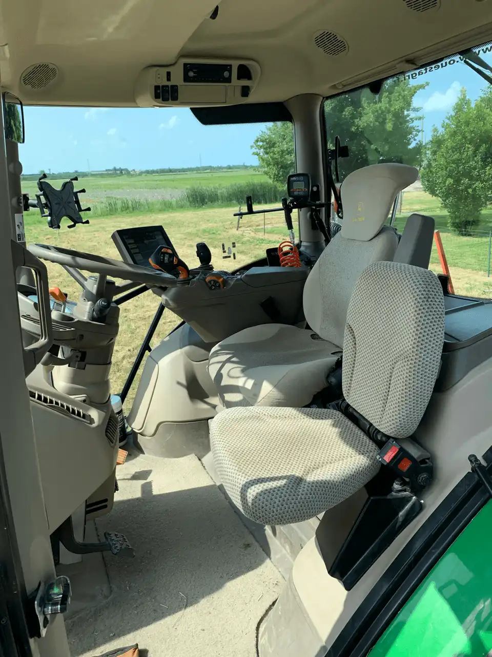 Image JOHN DEERE 6195R