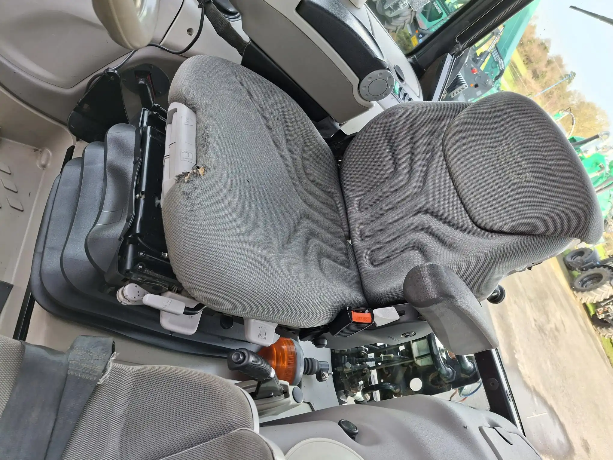 Image DEUTZ TRACTEUR DEUTZ AGROTRON 6150
