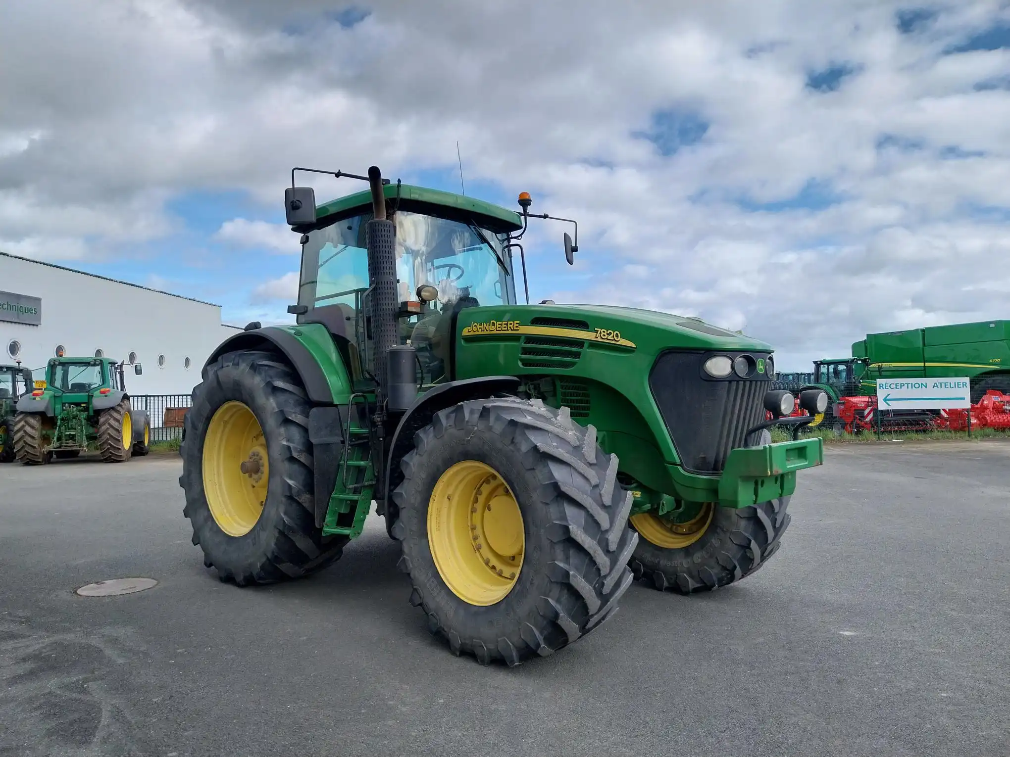 Image JOHN DEERE TRACTEUR JOHN DEERE 7820