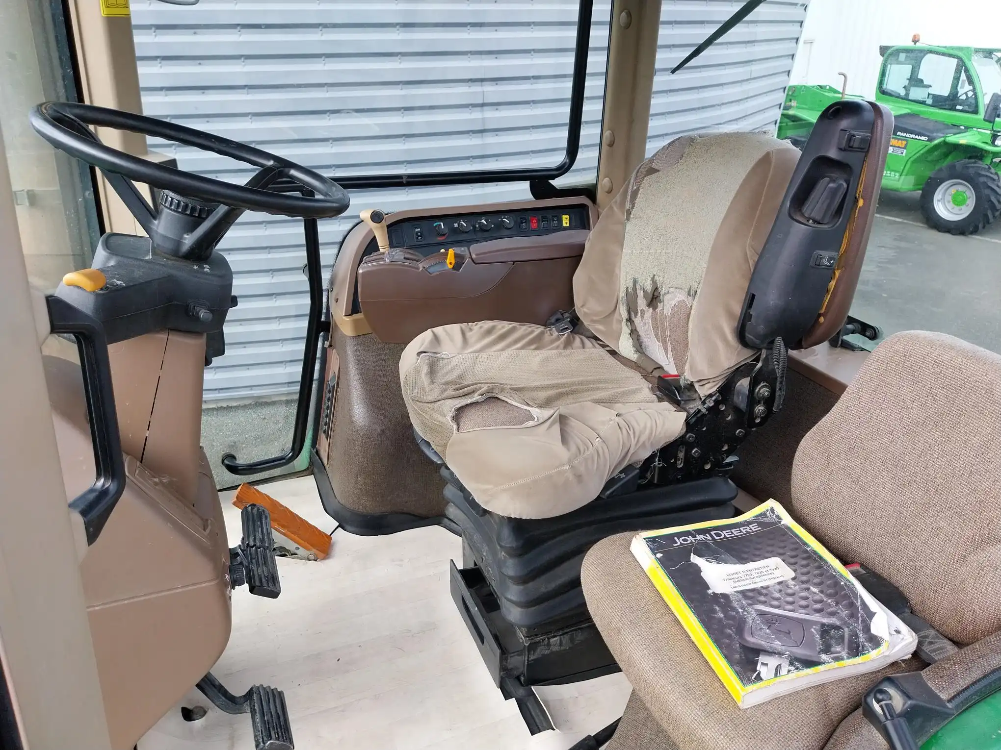 Image JOHN DEERE TRACTEUR JOHN DEERE 7820