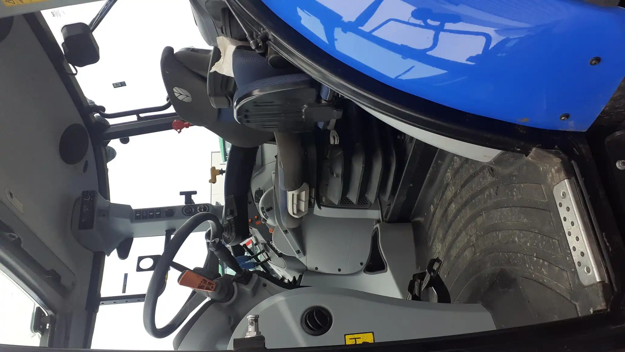 Image NEW HOLLAND TRACTEUR T5.110 ELECTROCOMMAND