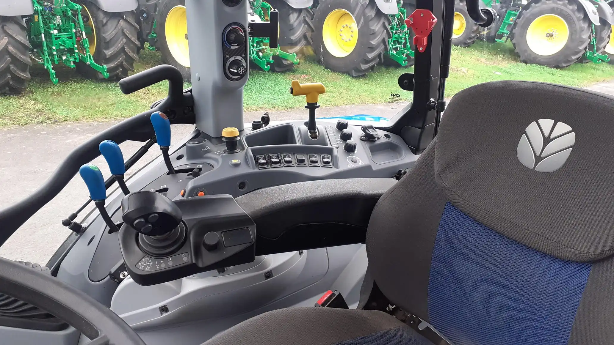 Image NEW HOLLAND TRACTEUR T5.110 ELECTROCOMMAND