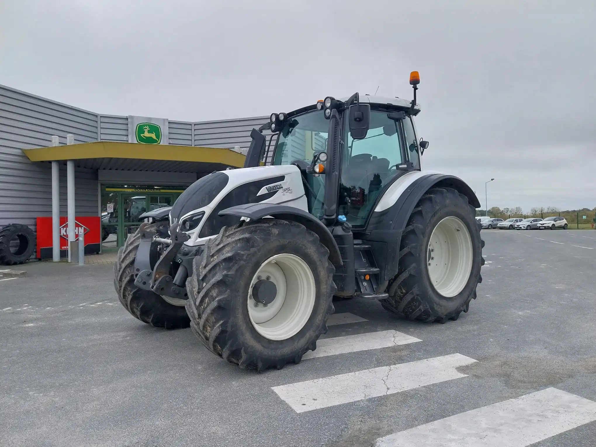 Photo VALTRA VALMET TRACTEUR VALTRA SERIE N