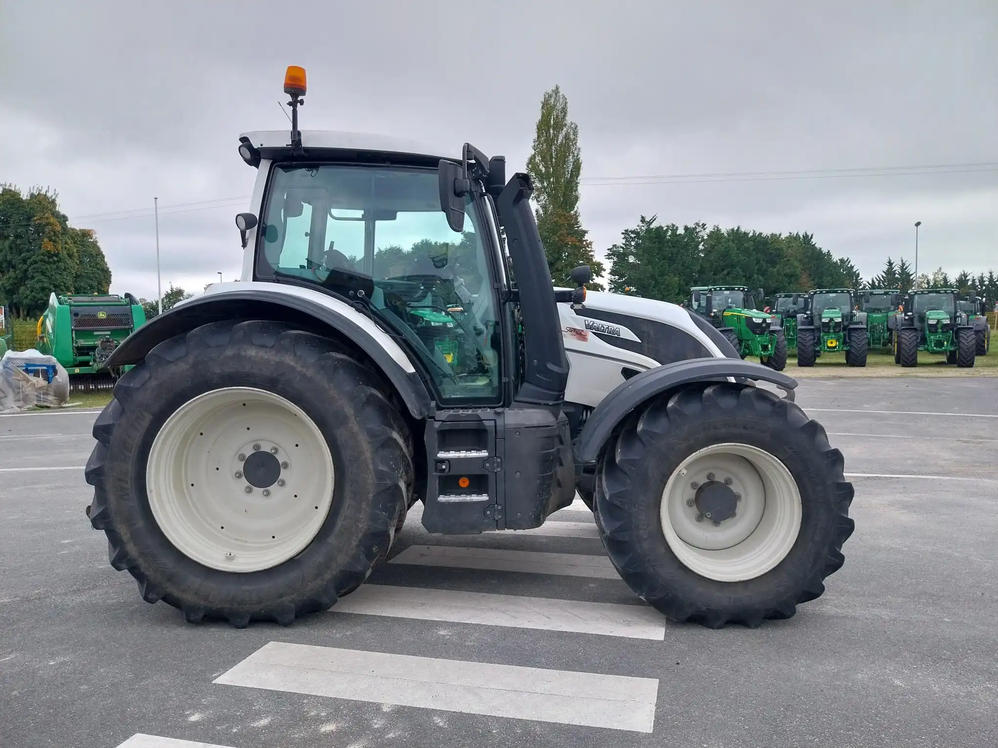 Image VALTRA VALMET TRACTEUR VALTRA SERIE N